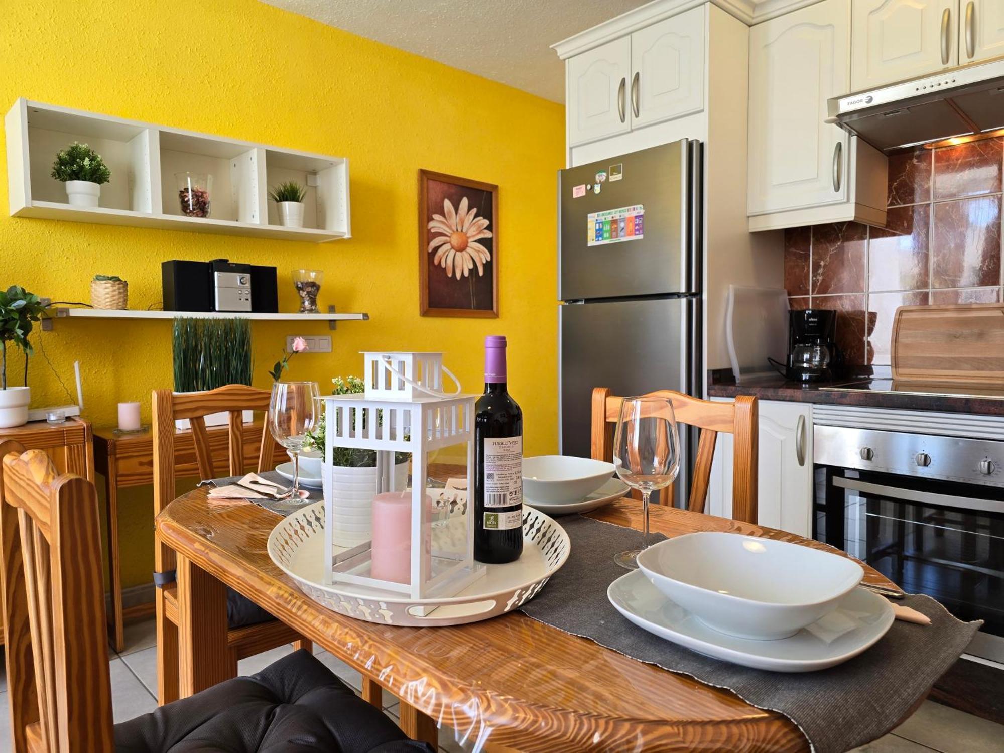 Casa Palmera 4 Only 150 Meters To Beach, Heated Pool, Wifi, Sat-tv, Terrace, Central Location, Washing Machine