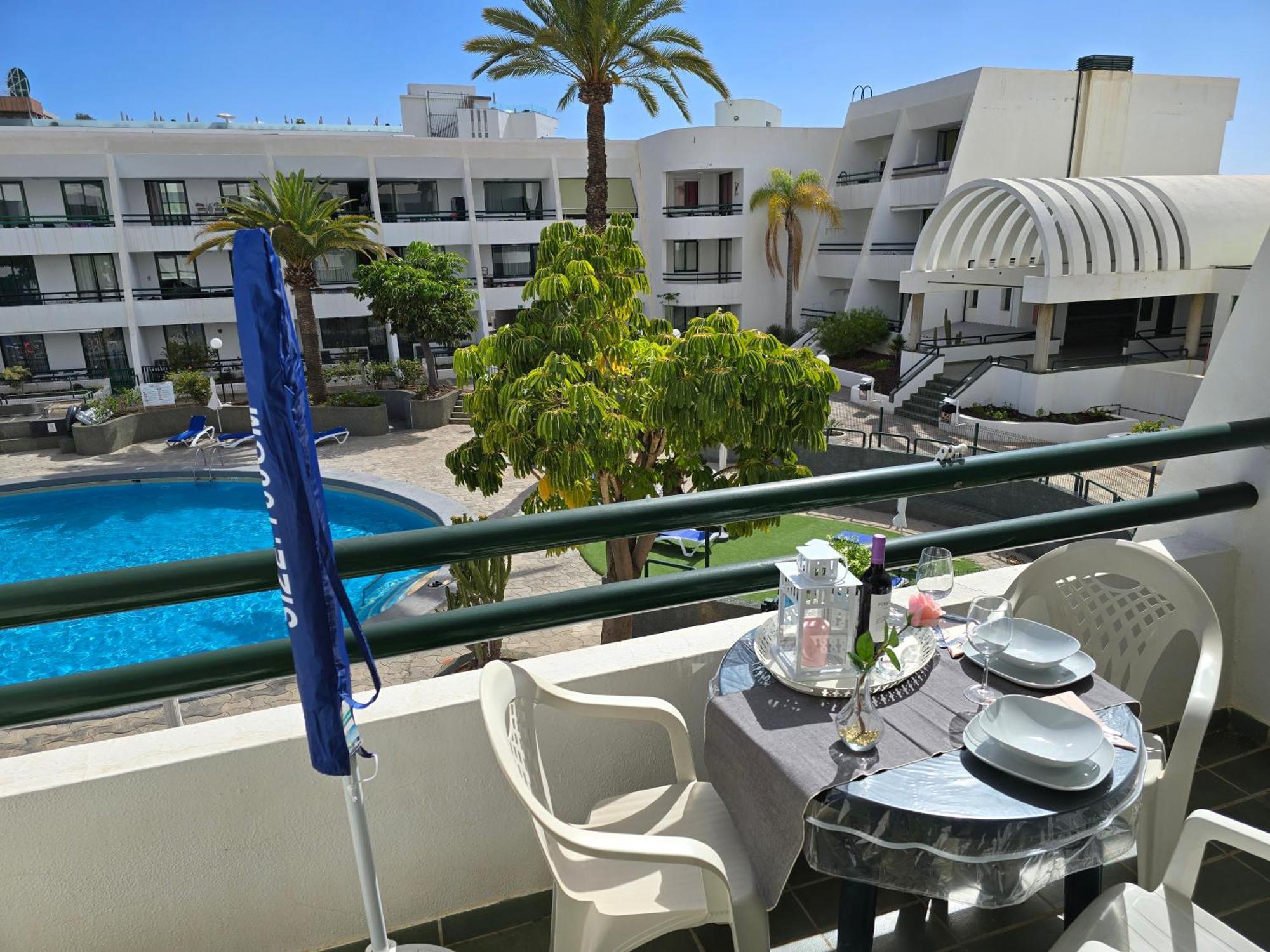 Casa Palmera 4 Only 150 Meters To Beach, Heated Pool, Wifi, Sat-tv, Terrace, Central Location, Washing Machine
