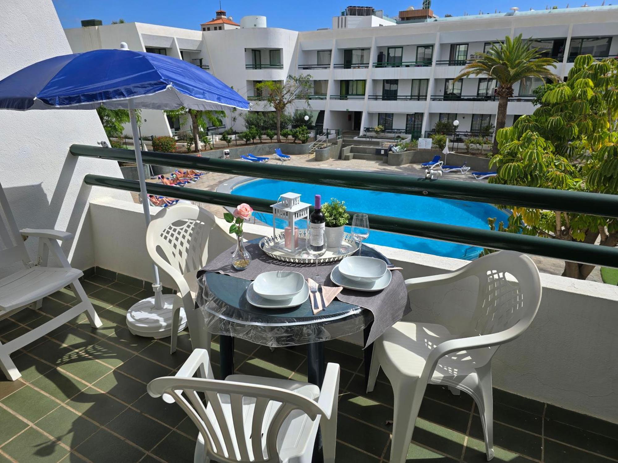 Apartment Casa Palmera 4 Only 150 Meters To Beach, Heated Pool, Wifi, Sat-tv, Terrace, Central Location, Washing Machine