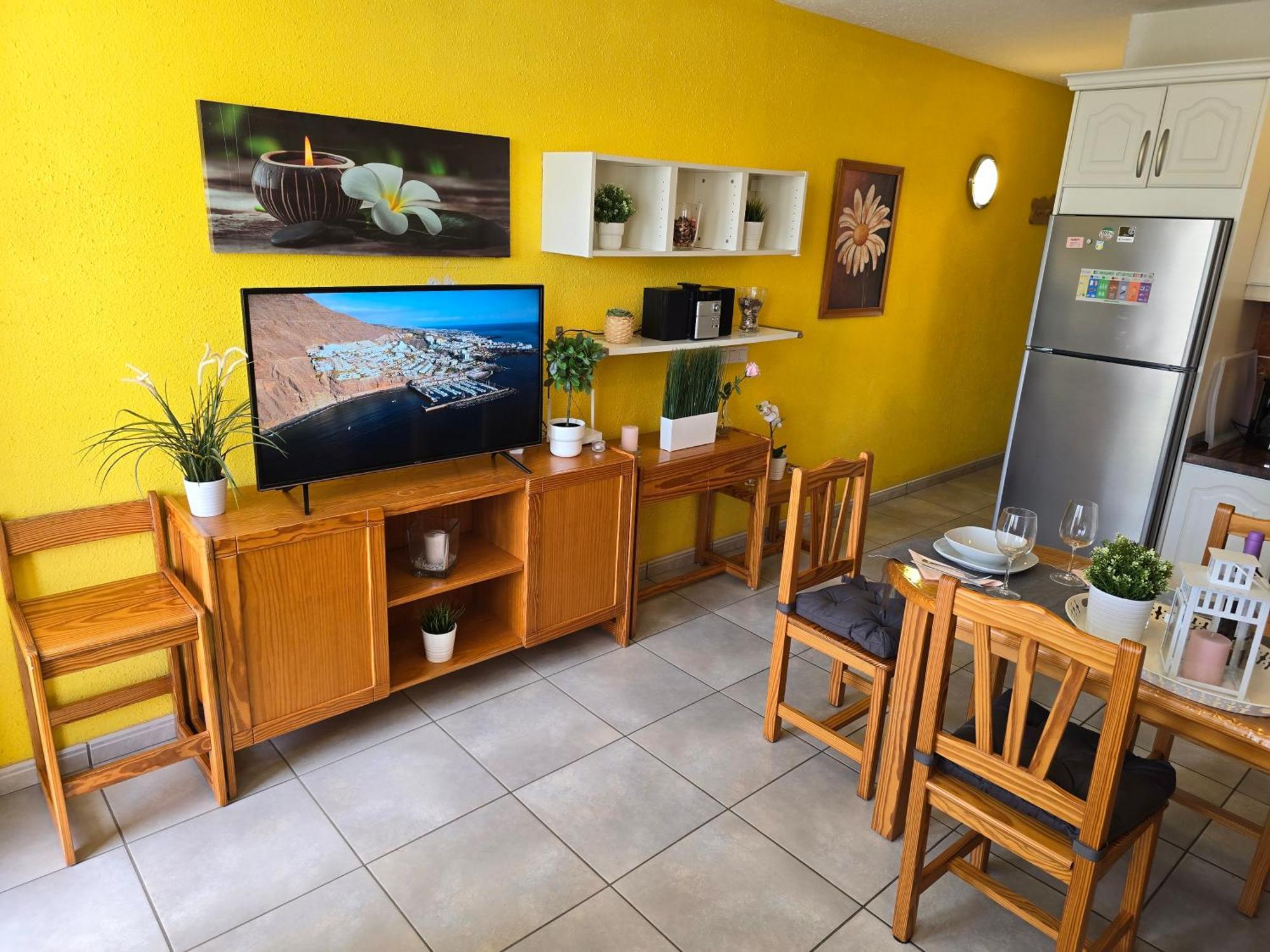 Casa Palmera 4 Only 150 Meters To Beach, Heated Pool, Wifi, Sat-tv, Terrace, Central Location, Washing Machine