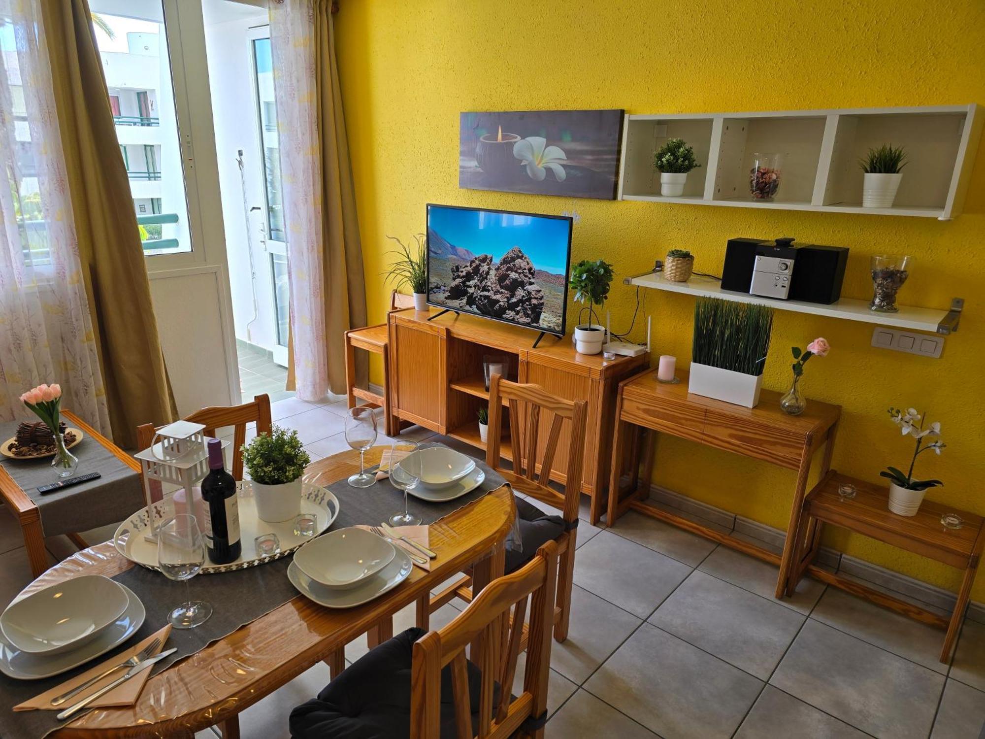 Apartment Casa Palmera 4 Only 150 Meters To Beach, Heated Pool, Wifi, Sat-tv, Terrace, Central Location, Washing Machine Playa de las Americas (Tenerife)
