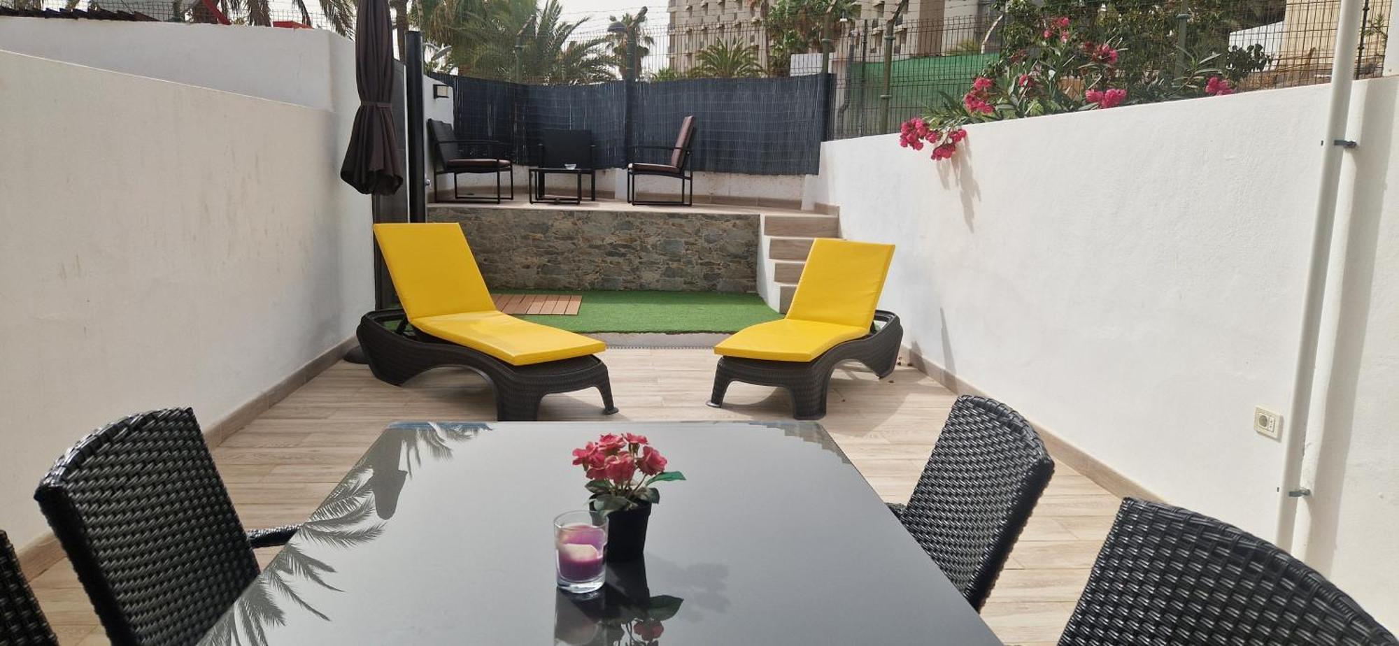 Sunny Large Terrace In Center Of Americas
