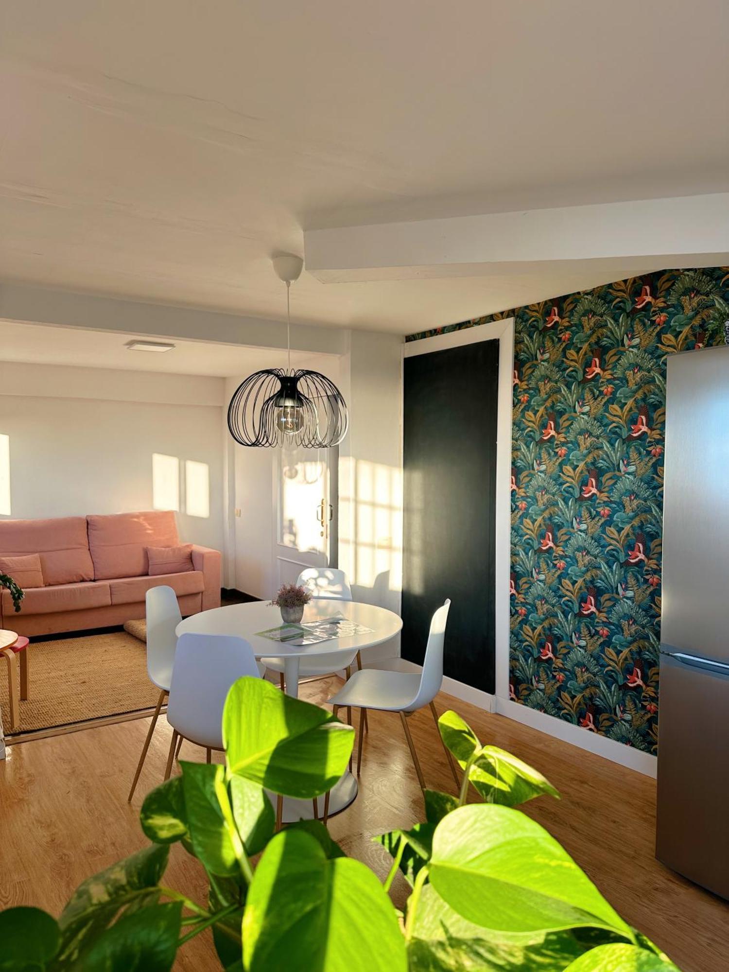Hébergement de vacances Casa Con Piscina Y Jardin Con Vistas Al Mar Puerto de la Madera