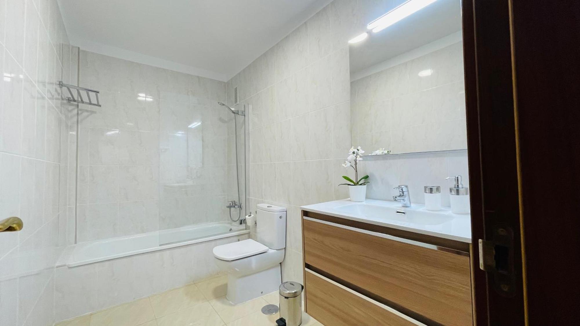 422 Quiet, Beautiful Flat With Sea View *