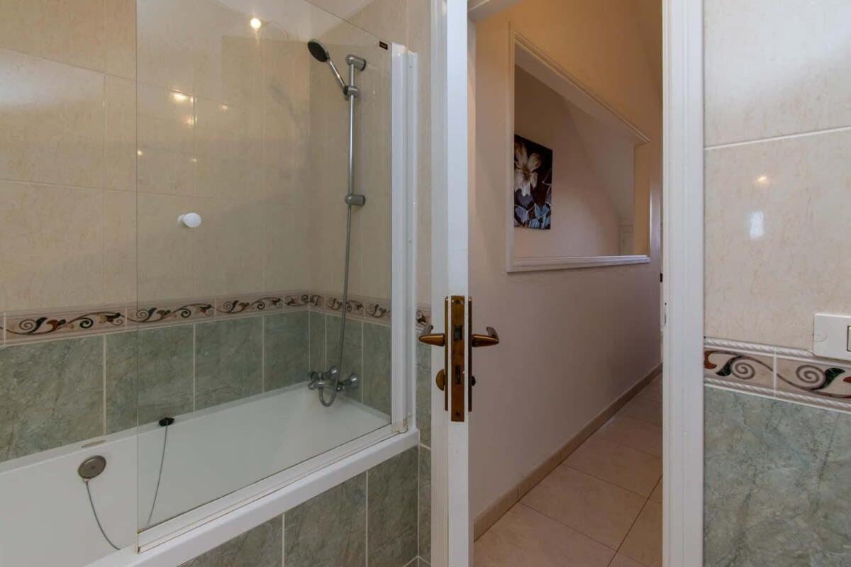 Tenerife Royal Gardens 19 - One Bed Front Line With Amazing Sea Views Apartment Playa de las Americas (Tenerife)