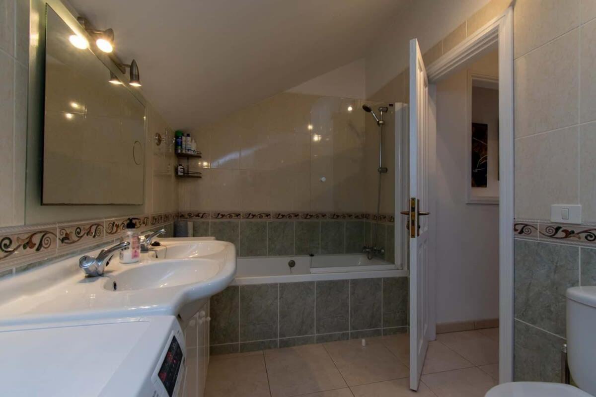 Tenerife Royal Gardens 19 - One Bed Front Line With Amazing Sea Views