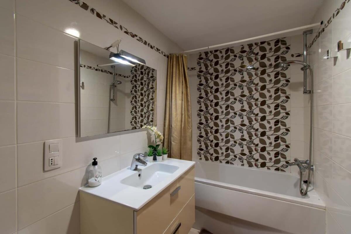 Compostela Beach 28 - Four Bed Overlooking Pool *