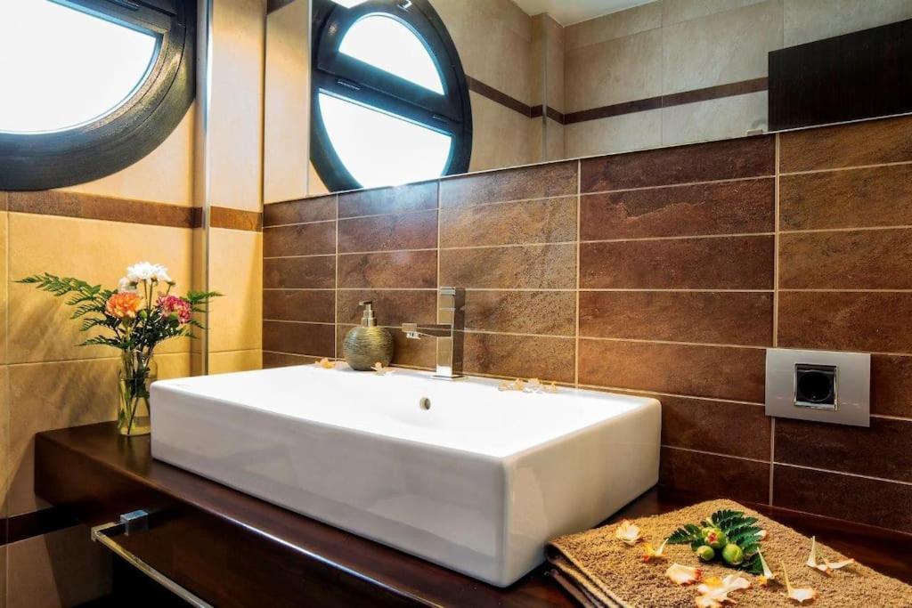Designer Haus Mit Beheiztem Pool *