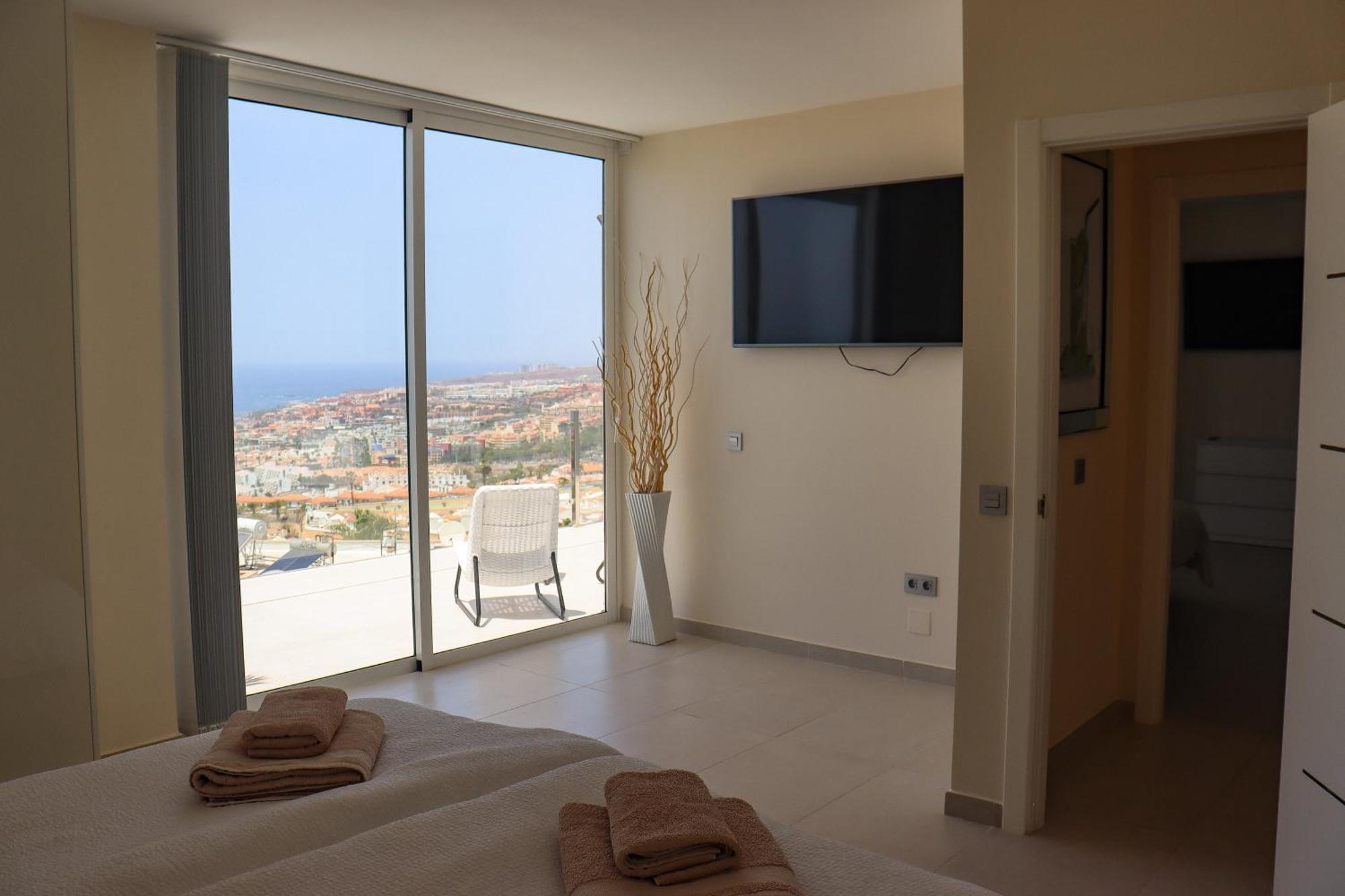 Azure Sky - Panoramic Ocean View, Luxury, San Eugenio *