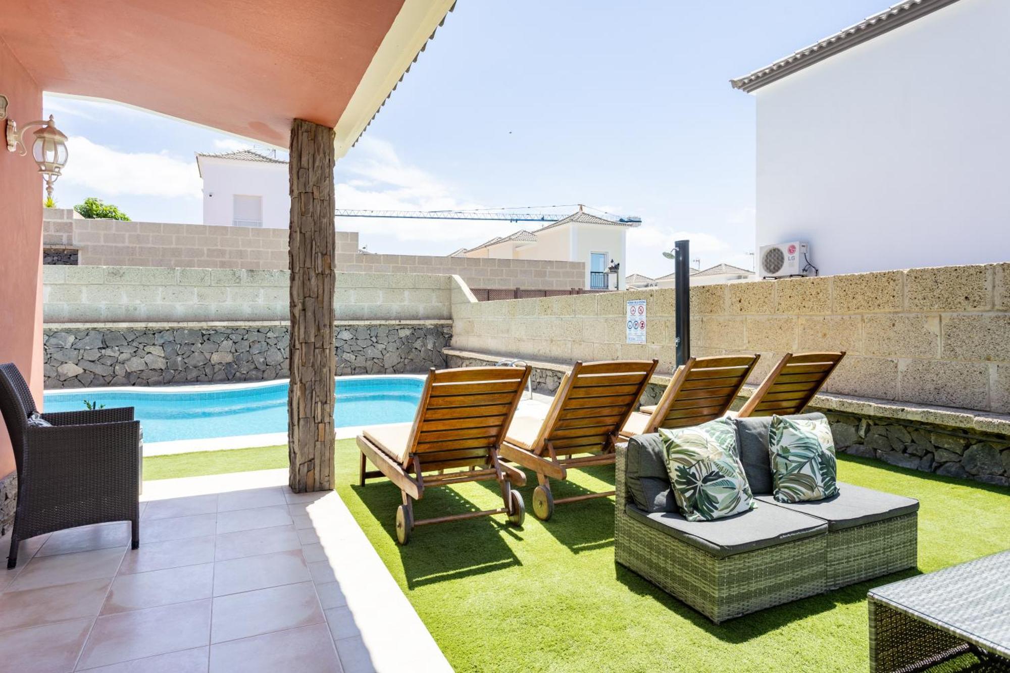 Holiday home Chloe Tenerifesummervillas Giant Private Pool 11 Meters Long Costa Adeje (Tenerife)