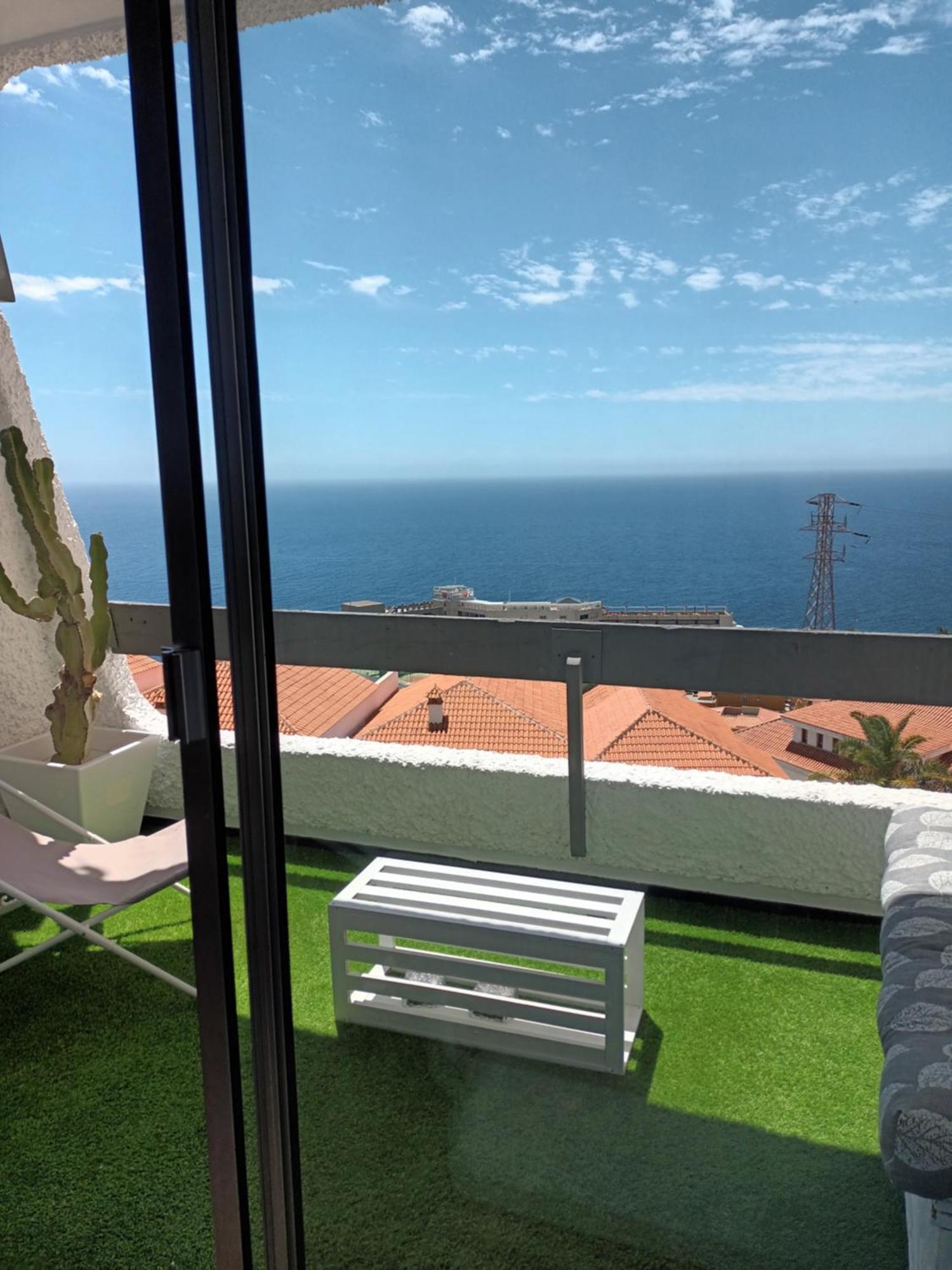 Modern Open-plan With Terrace And Sea View