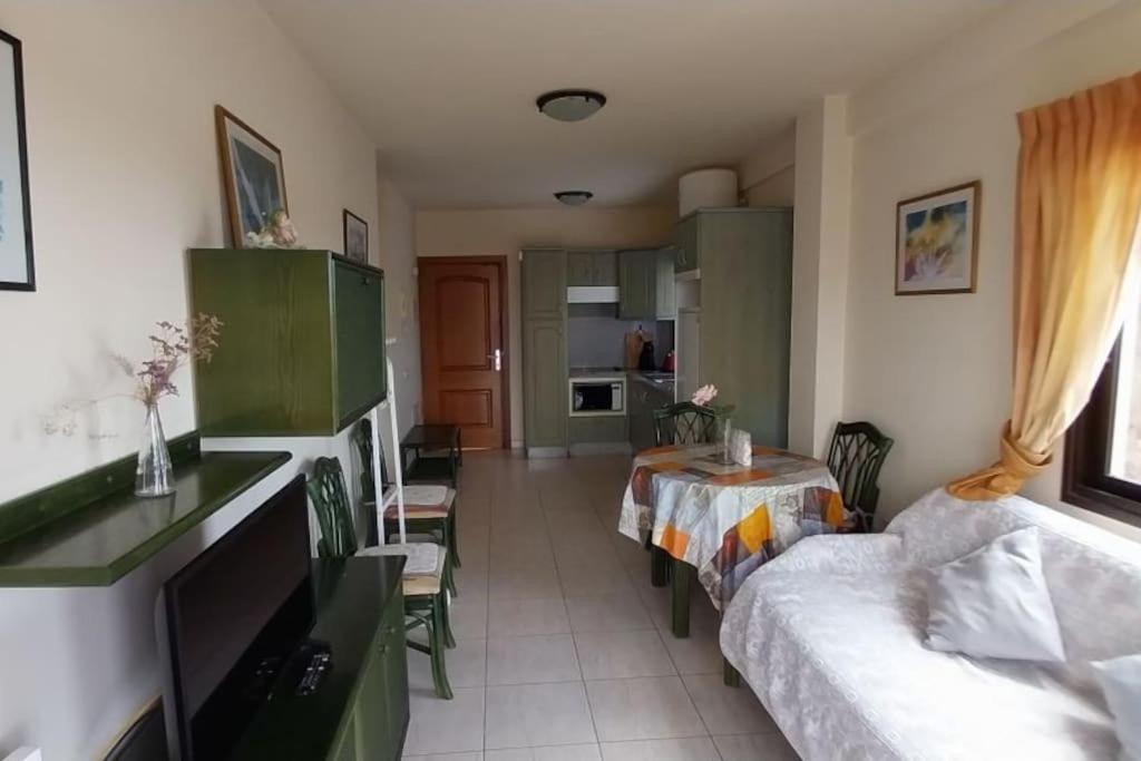 1-bedroom With Big Terrace And Ocean View In Cristianos Los Cristianos (Tenerife)