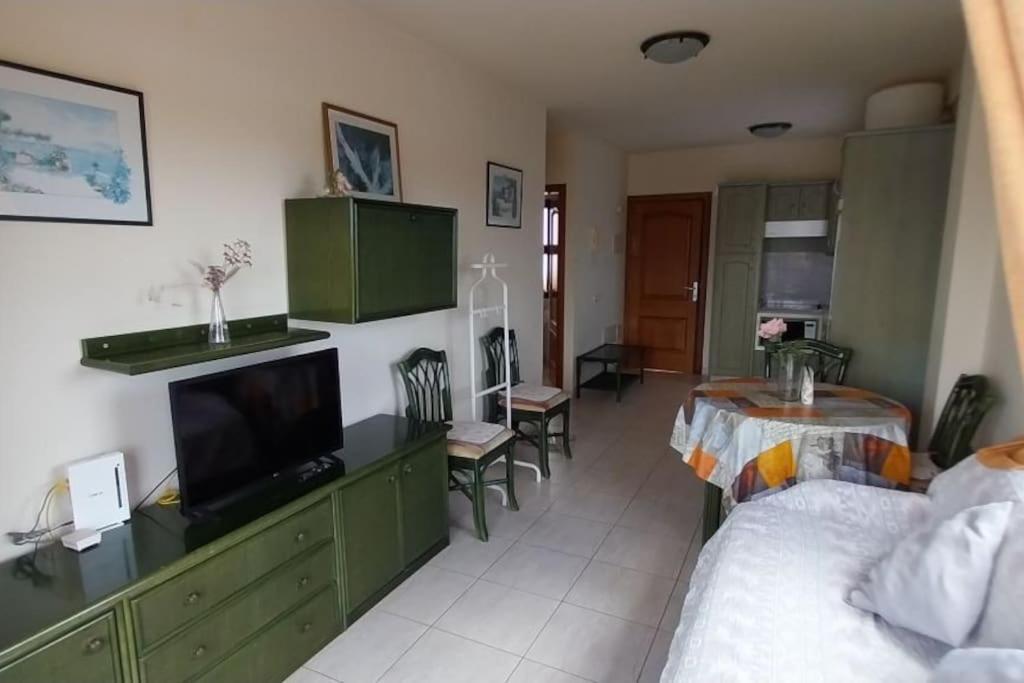 1-bedroom With Big Terrace And Ocean View In Cristianos Los Cristianos (Tenerife)