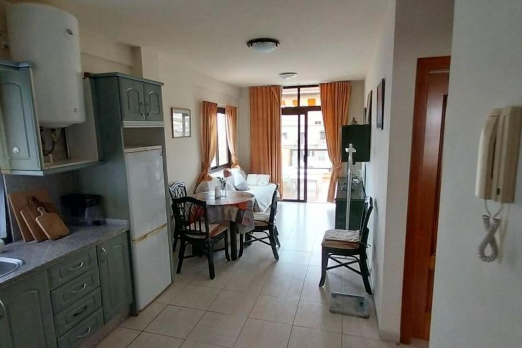 1-bedroom With Big Terrace And Ocean View In Cristianos Los Cristianos (Tenerife)