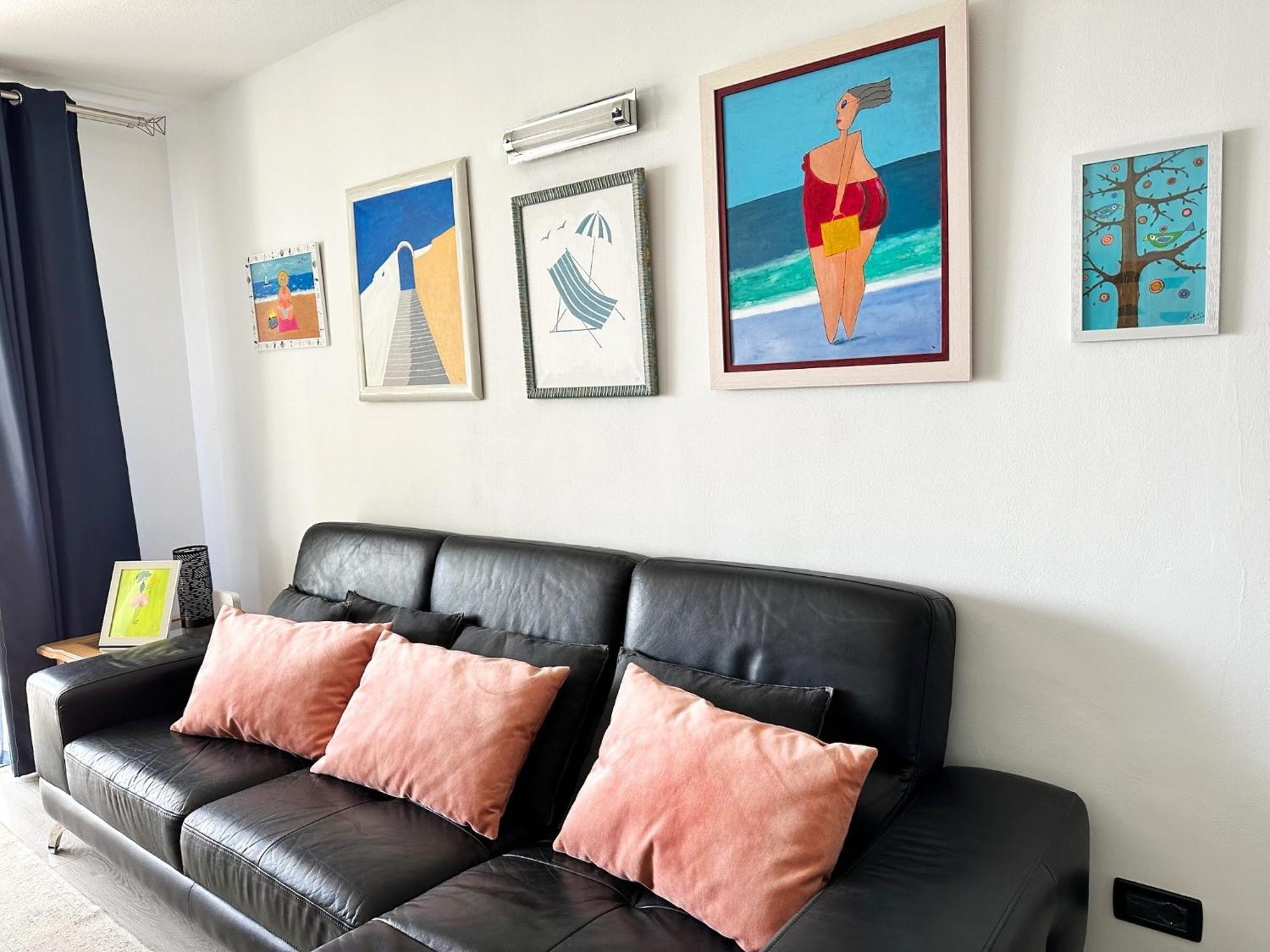 Relaxing Ocean View, Spacious Art With Large Terrace, Near Beaches
