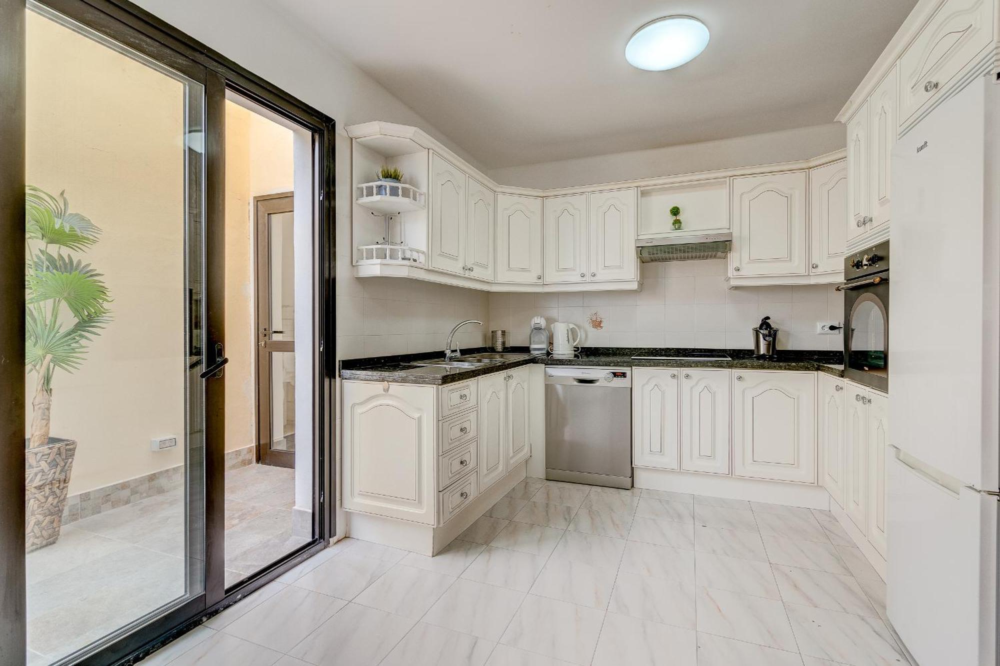 Villa Natali ,luxury 3-levels Large On Tenerife, Ocean View, Private Poo L& Barbecue Area *