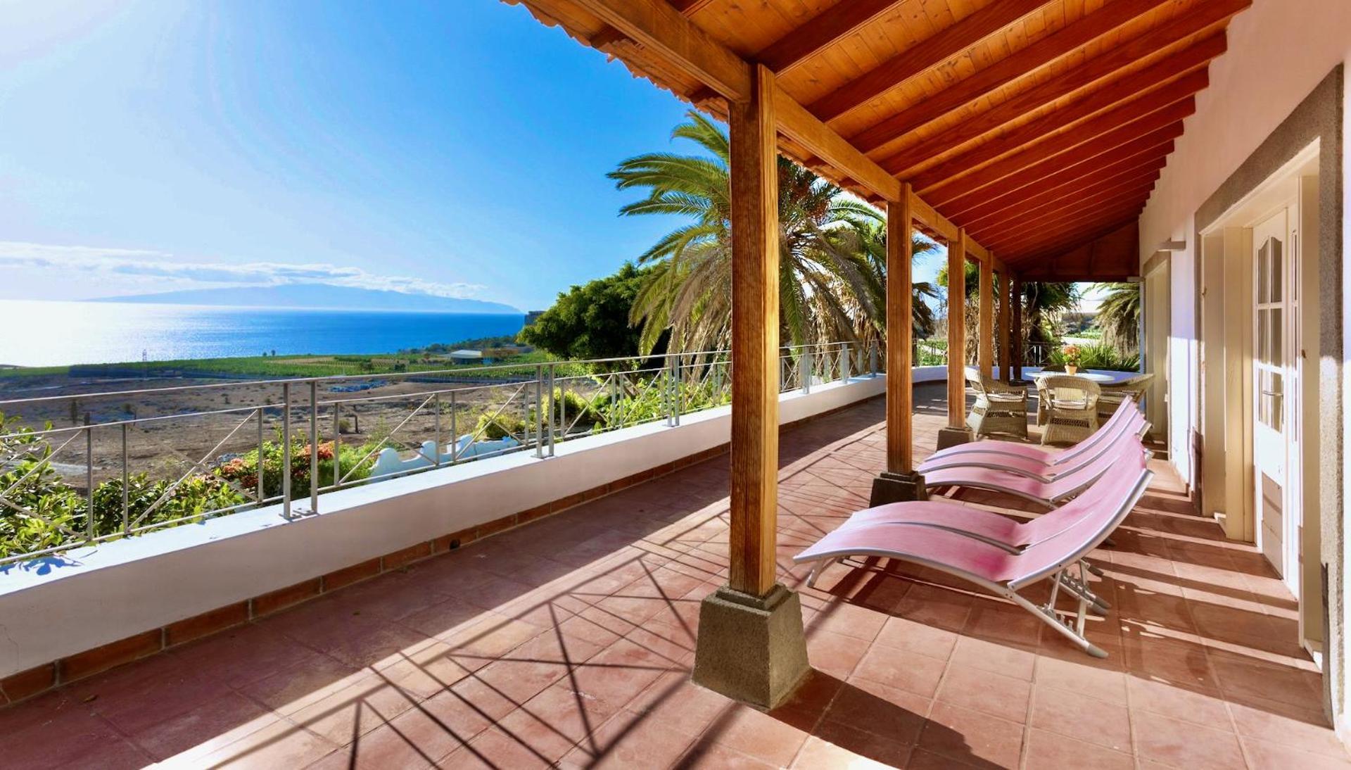 Spacious, Well Appointed, In A Wonderful Raised Location And Stunning Sea Views Villa Costa Adeje (Tenerife)