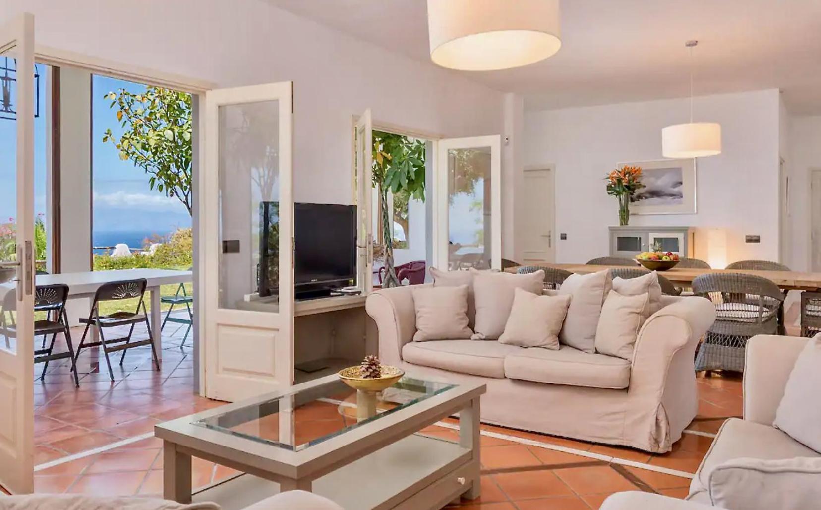 Spacious, Well Appointed, In A Wonderful Raised Location And Stunning Sea Views