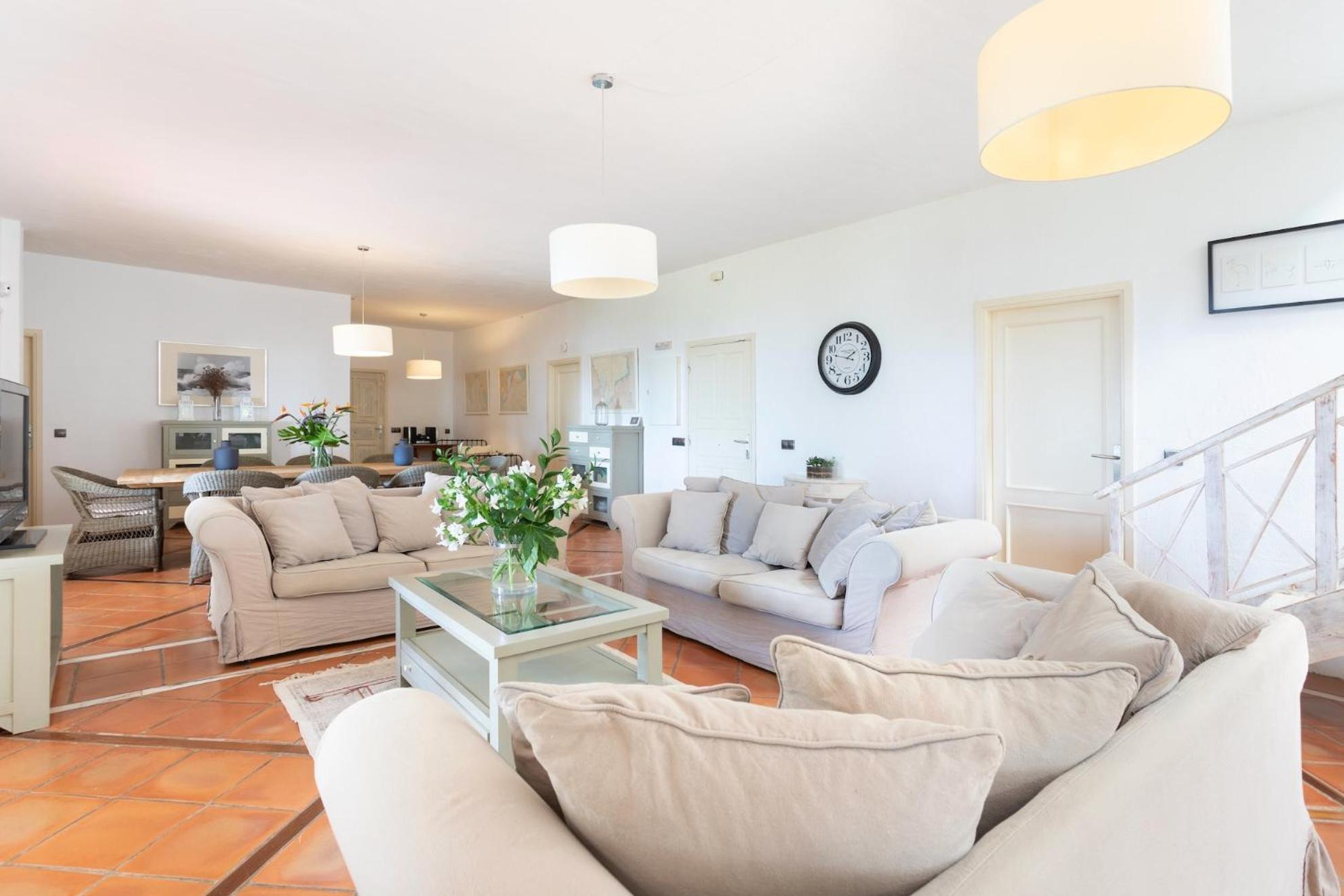 Spacious, Well Appointed, In A Wonderful Raised Location And Stunning Sea Views *