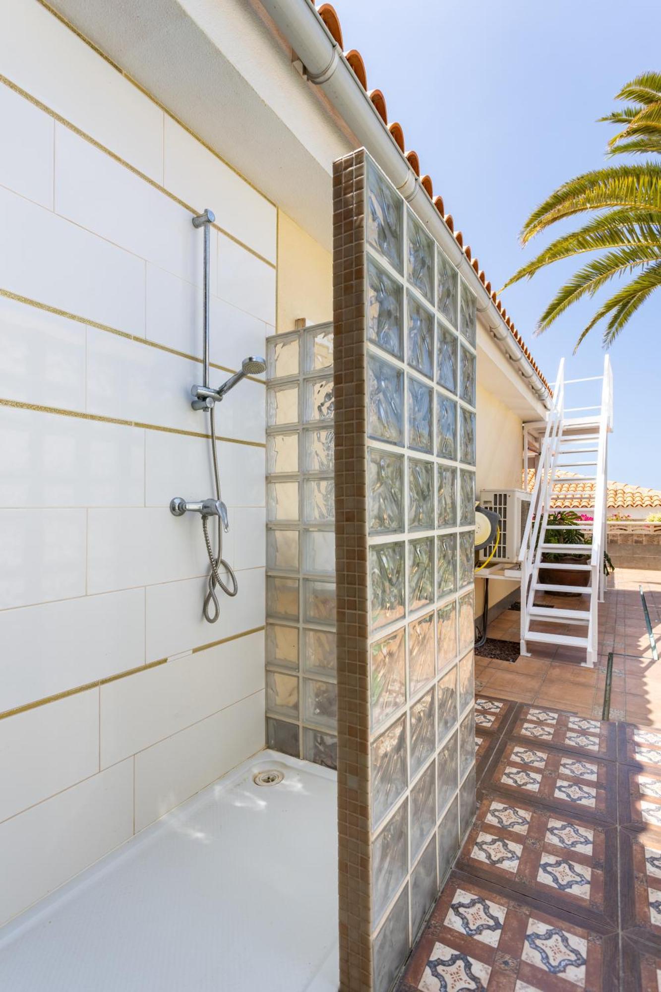 Gaia Villa *