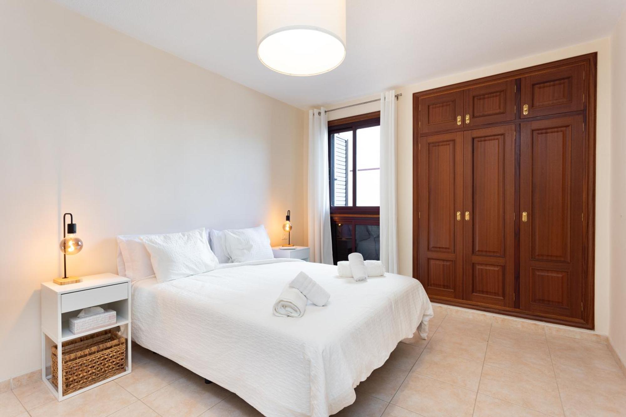 Home2book Design & Luminous Cruz Center Apartment