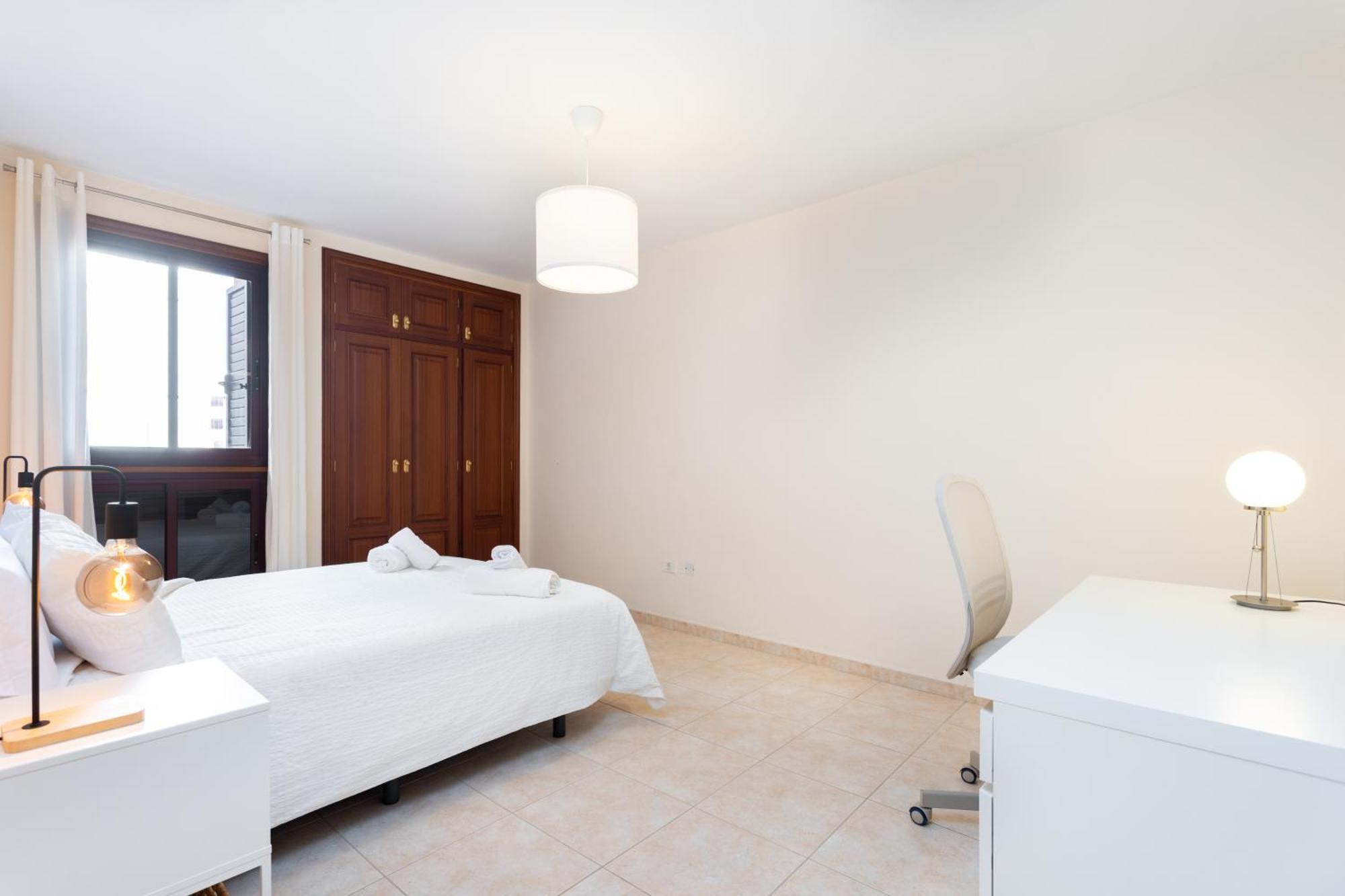 Home2book Design & Luminous Cruz Center Santa Cruz de Tenerife