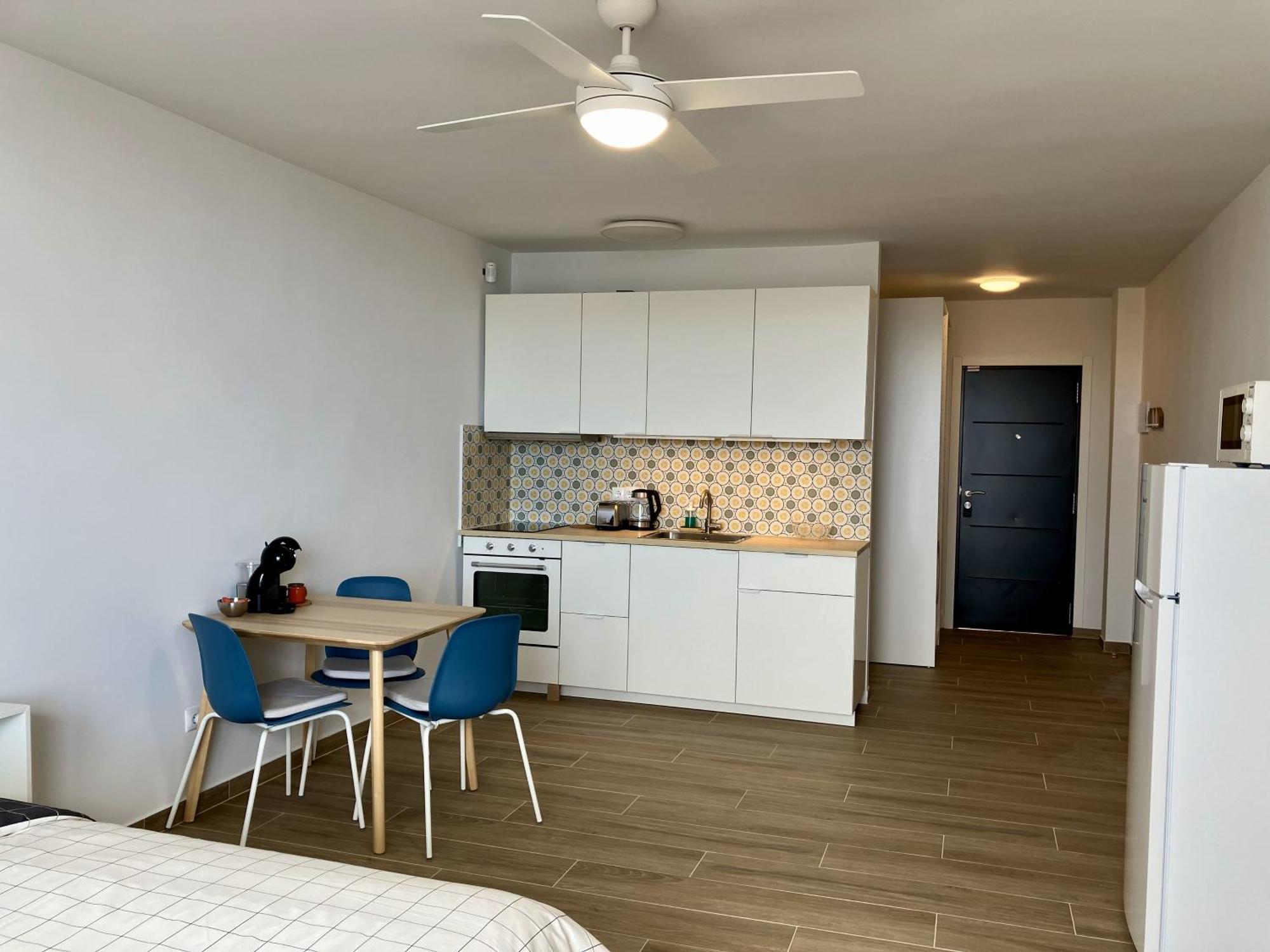 Apartment - Modern With Terrace Views Of Ocean & Sunset *