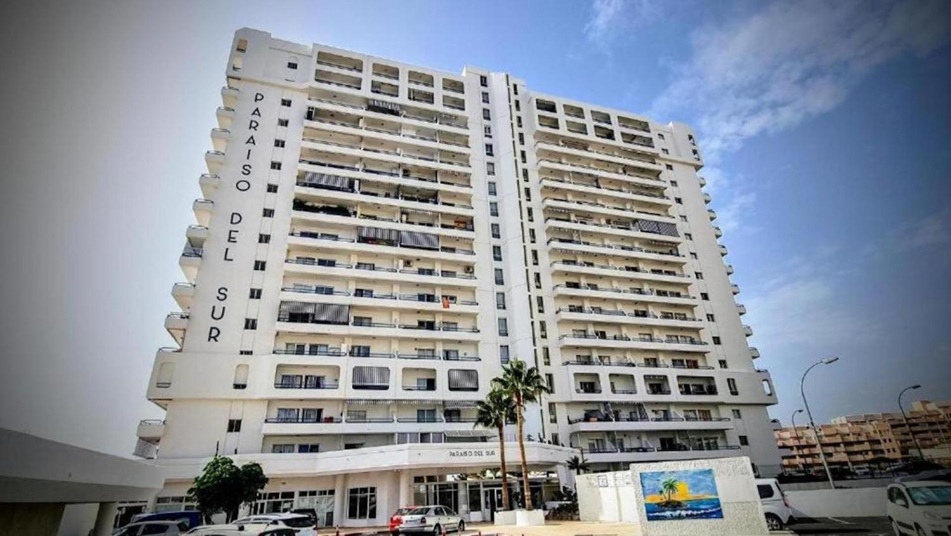 Stylish With King-size Bed And Ocean View, Paraiso 209 Holiday home