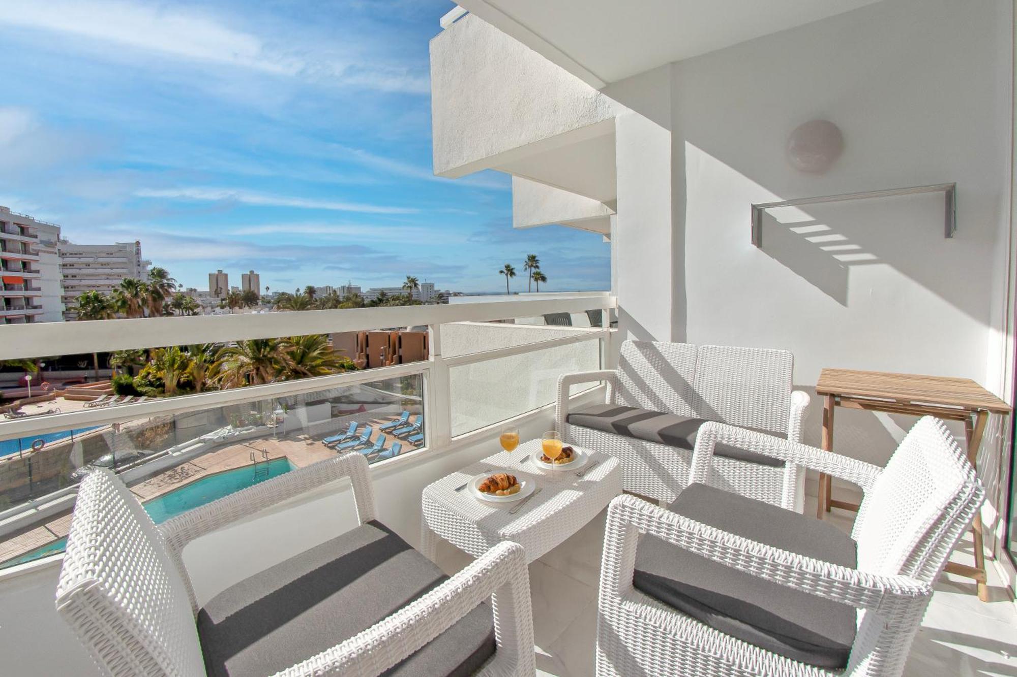 Delightful Ponderosa With A Pool & View, 226 * Playa Feñabe