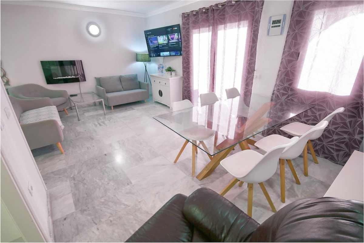 Dinastia D201 By Tenerife & Sales Los Cristianos (Tenerife)