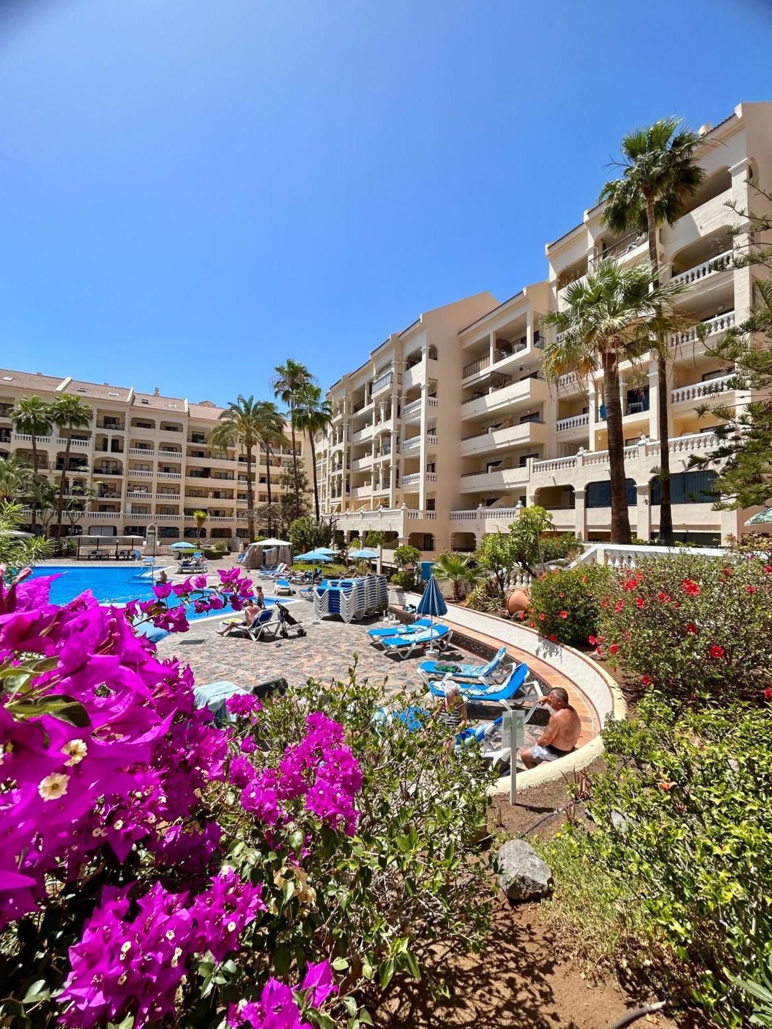 Pool And Sea View C013