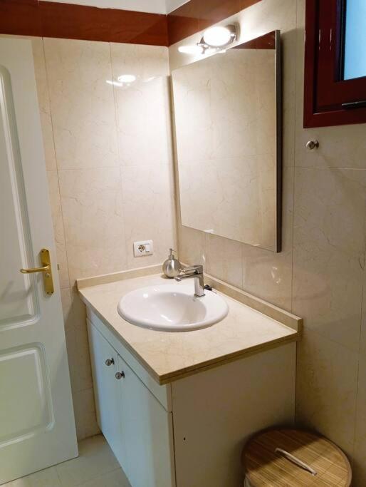 Piso Moderno Con Wifi Y Piscina Apartamento *