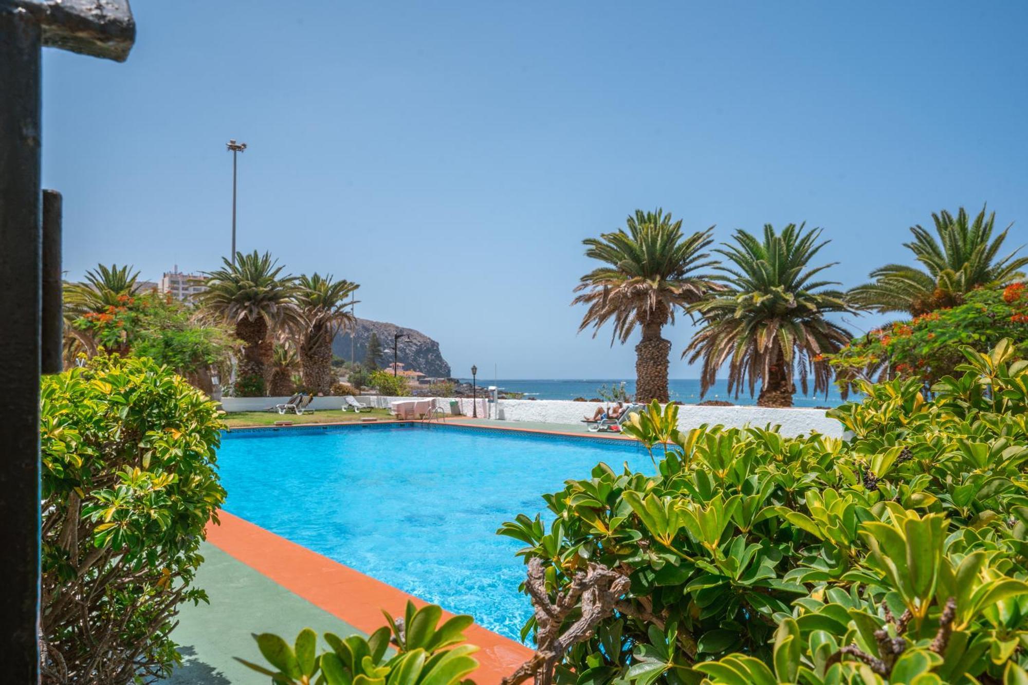 Go2tenerife Apart'dida Pool & First Line Of The Sea *
