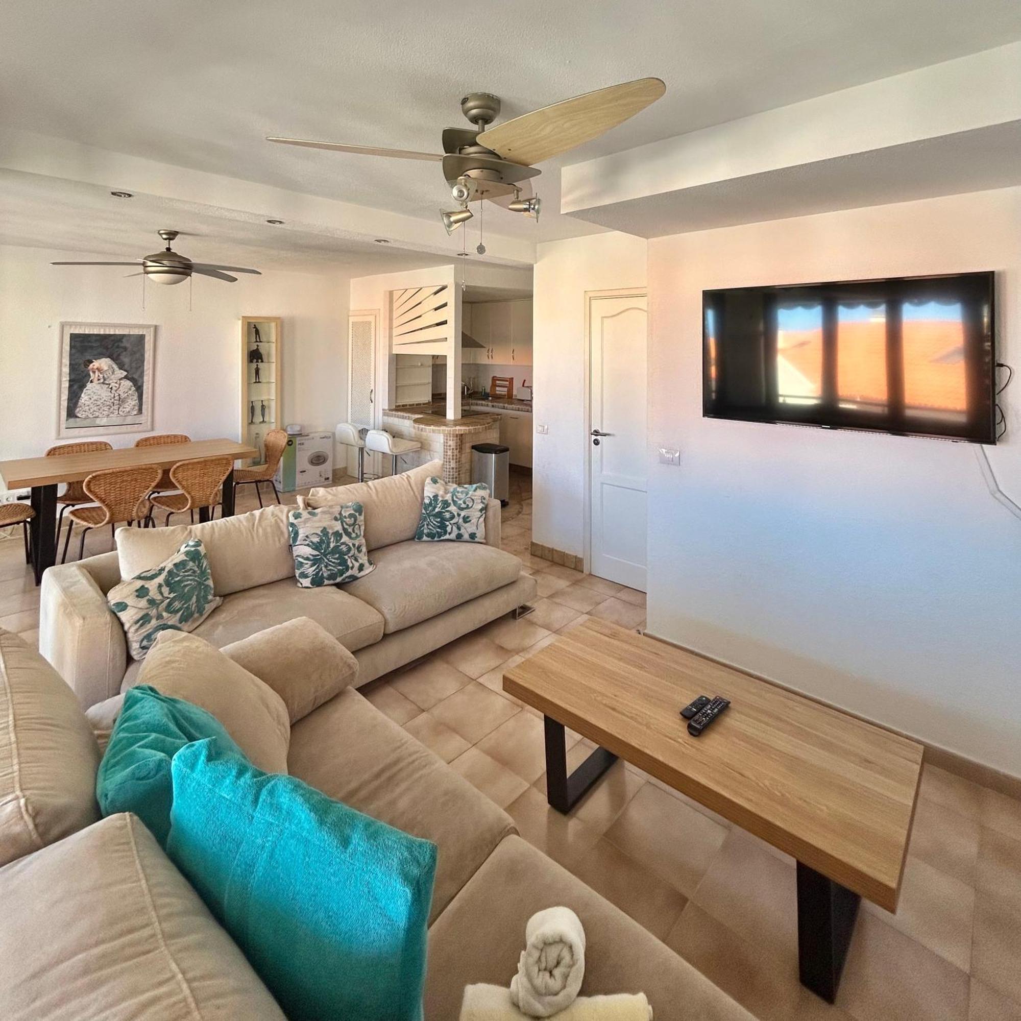 Very Spacious 2 Bed In Castle Harbour C203 Apartment