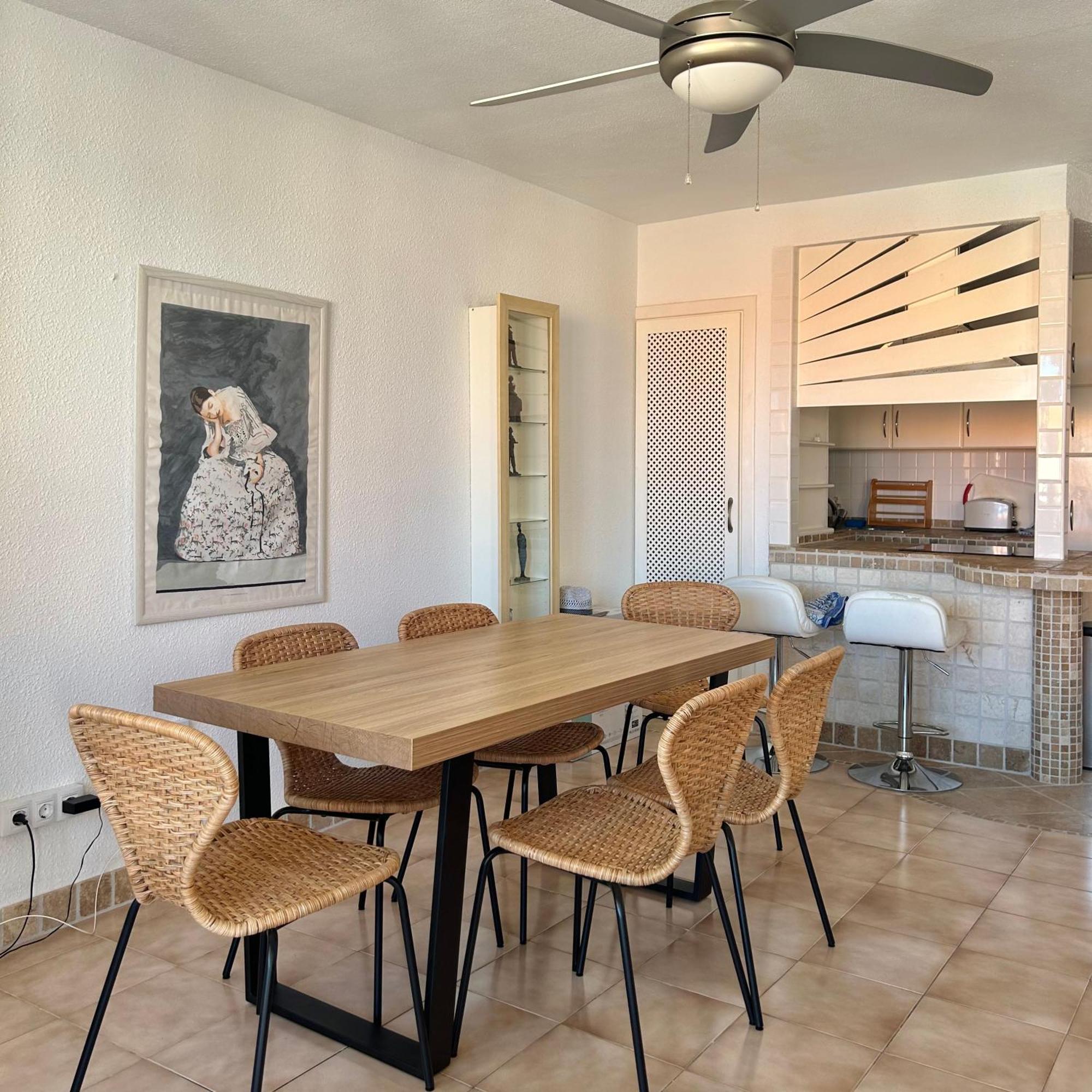 Very Spacious 2 Bed In Castle Harbour C203 Apartment *