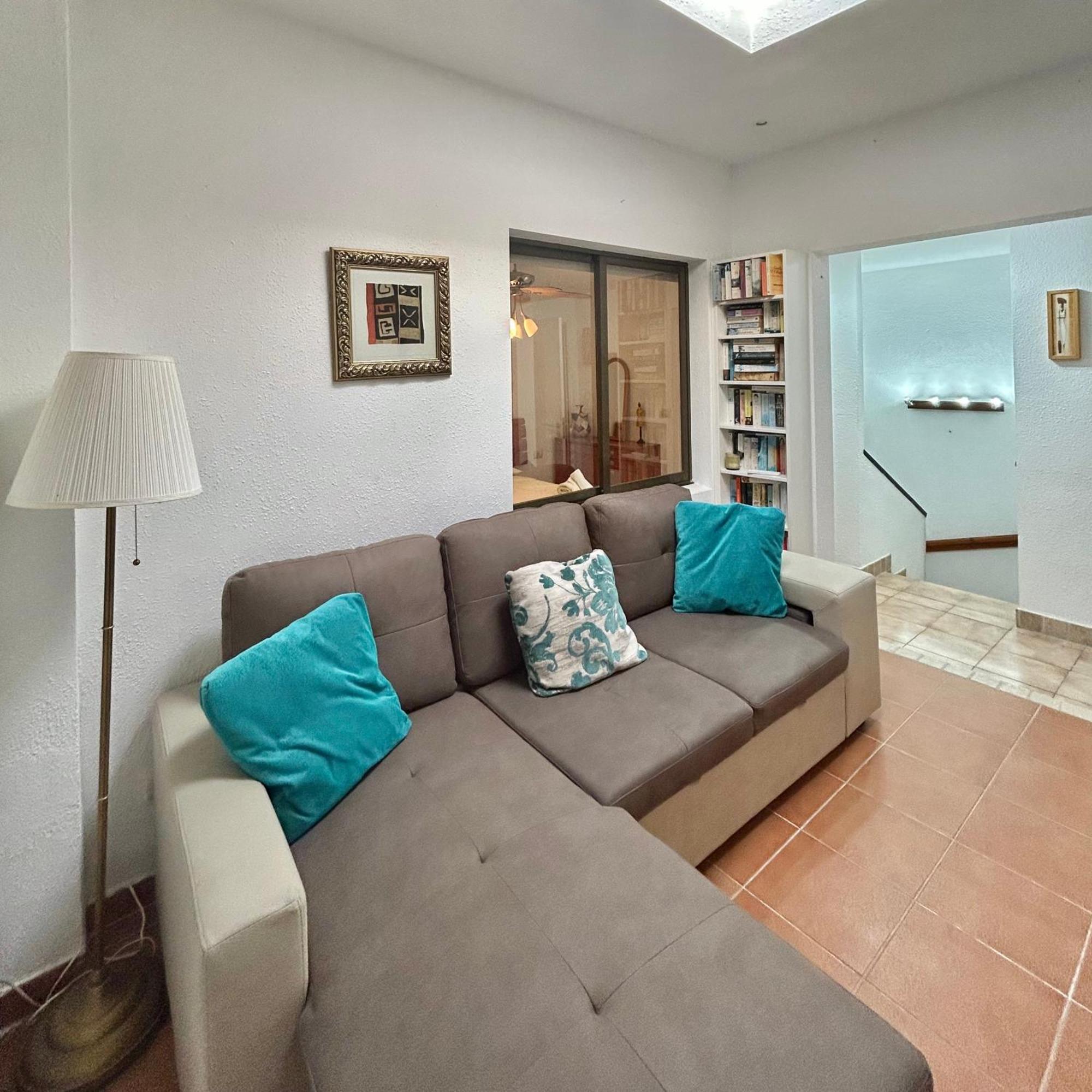 Very Spacious 2 Bed In Castle Harbour C203 Apartment *