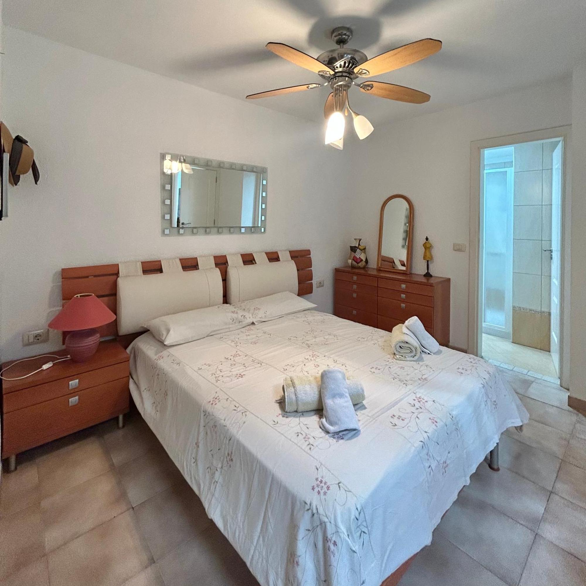 Very Spacious 2 Bed In Castle Harbour C203