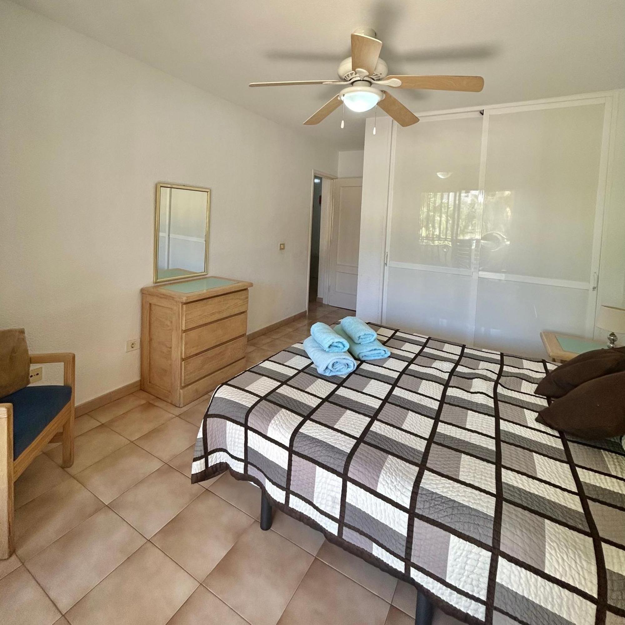 Apartment Two Bedroom In Castle Harbour C201