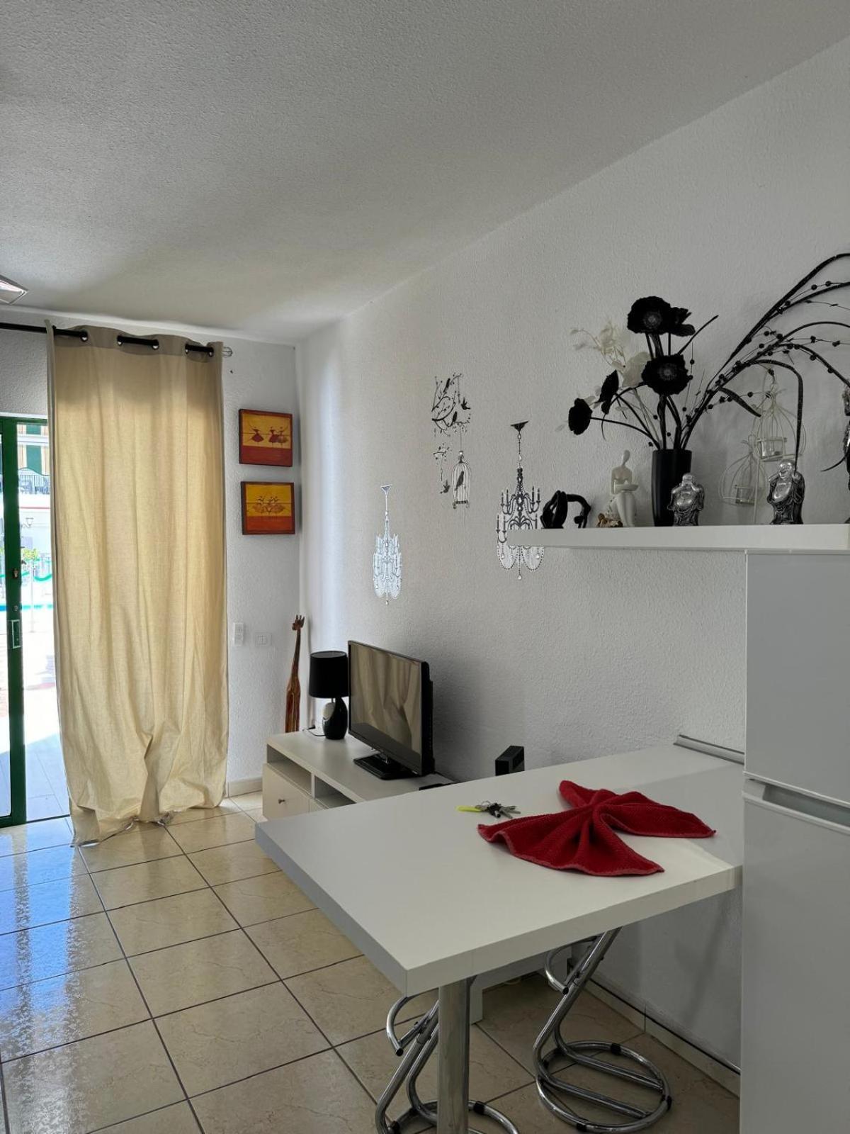 El Sol Chipeque, Cristianos Estudio Los Cristianos (Tenerife)