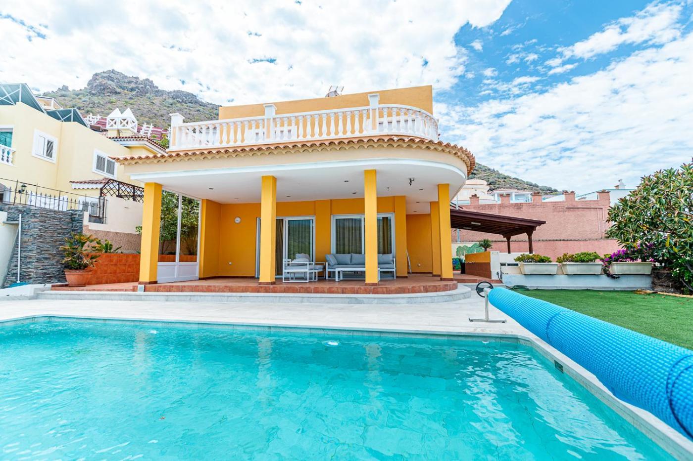 Villa With Private Pool And Magnificent Views