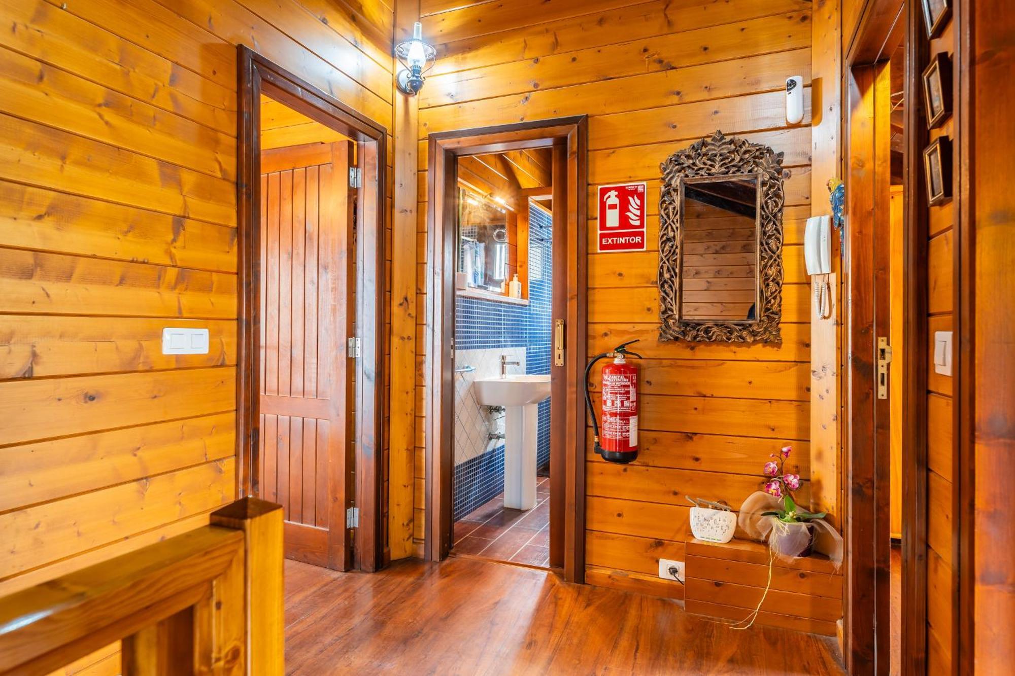 Holiday home 4br Wooden House -pool, Views & Parking *