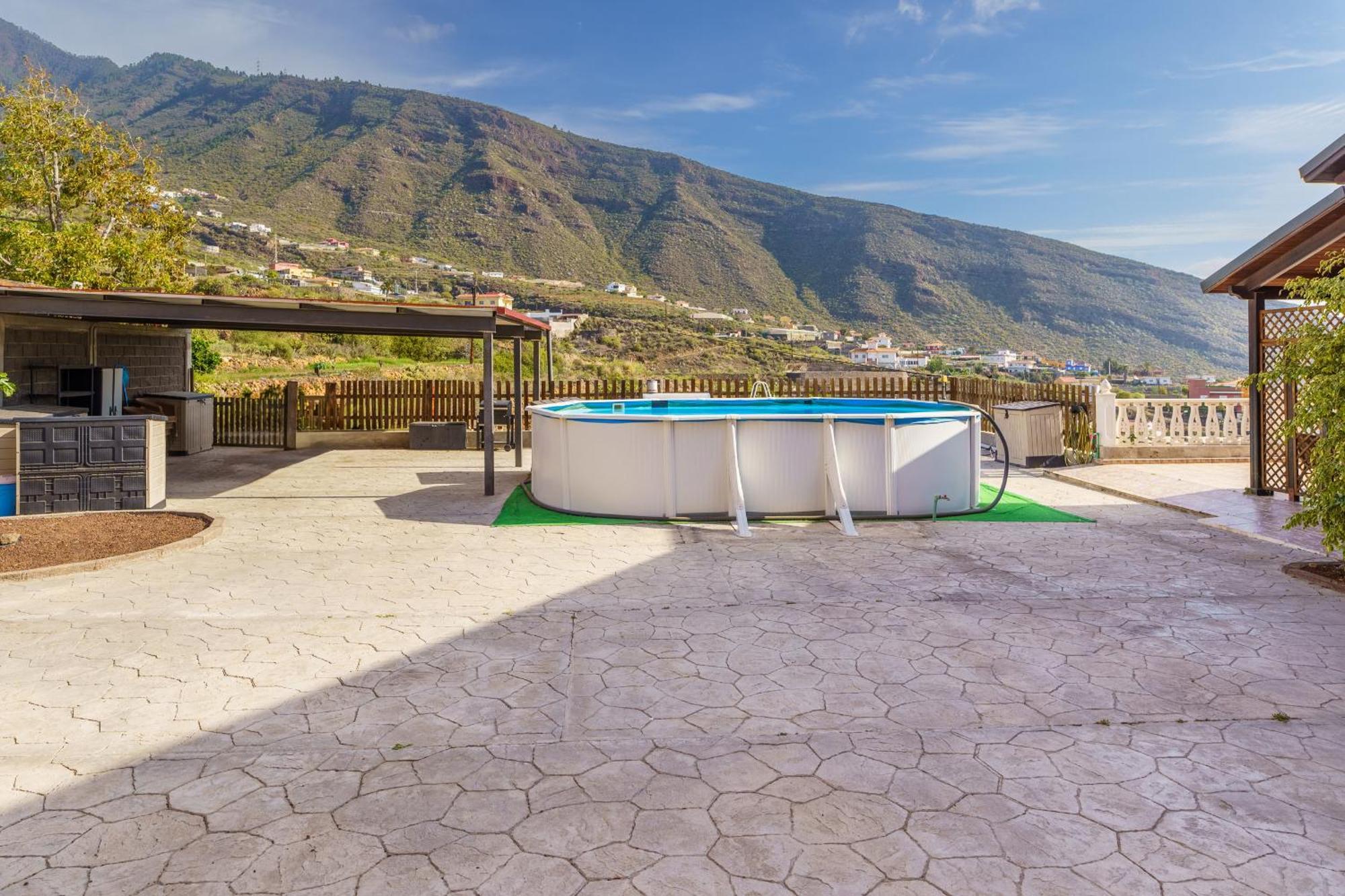 Holiday home 4br Wooden House -pool, Views & Parking Candelaria