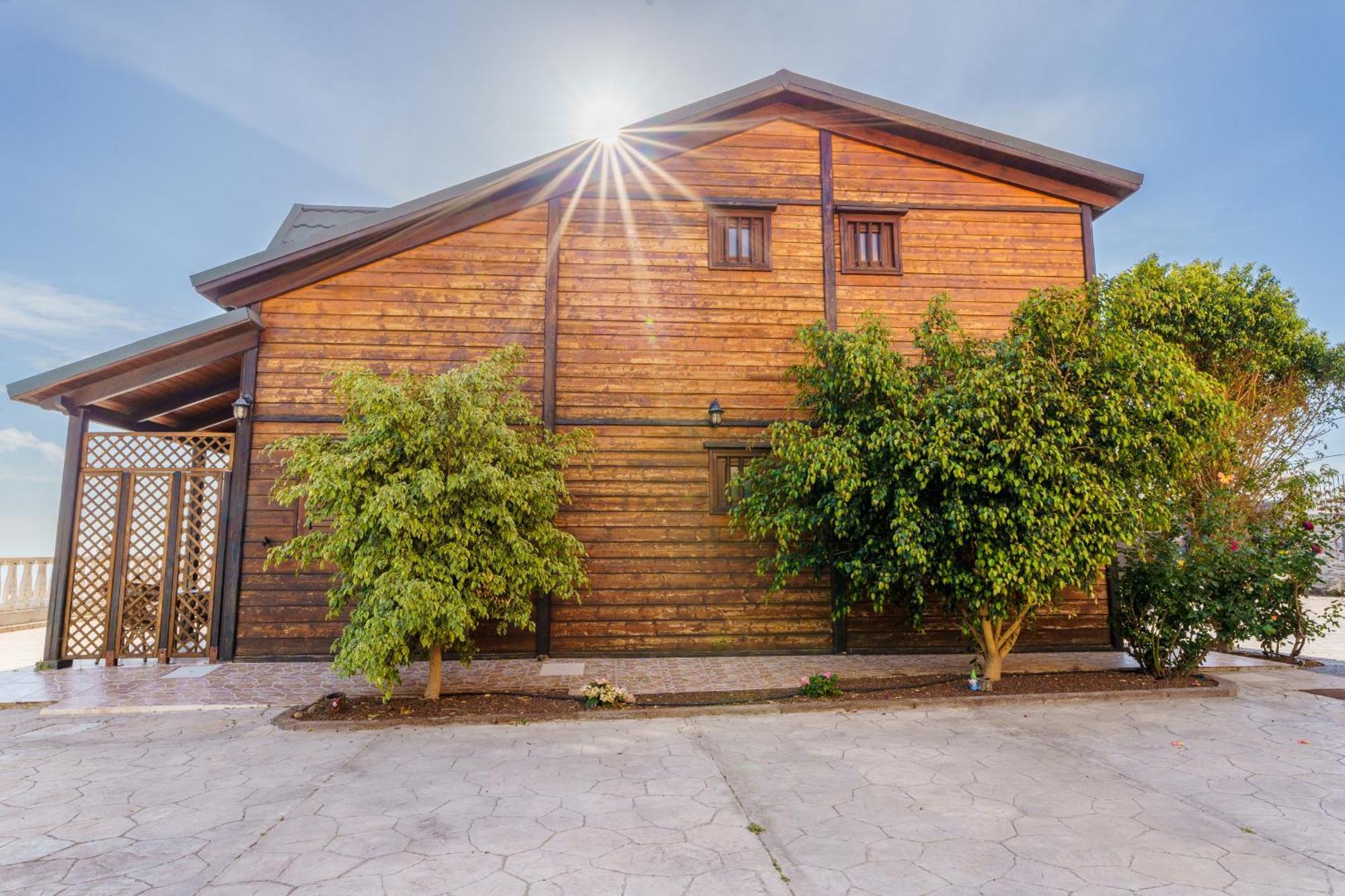 4br Wooden House -pool, Views & Parking