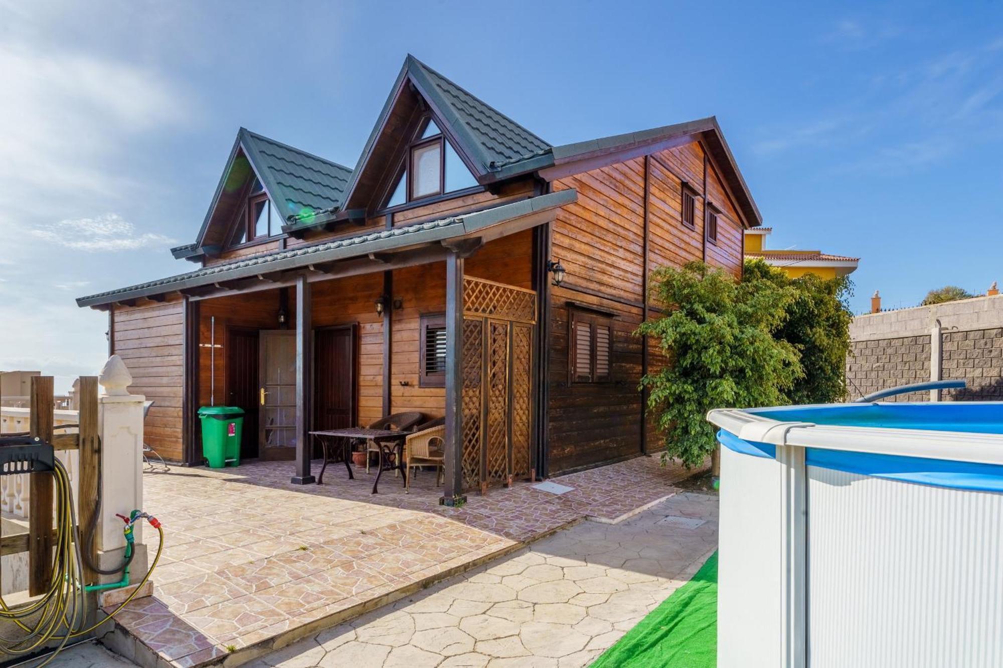 Holiday home 4br Wooden House -pool, Views & Parking Candelaria