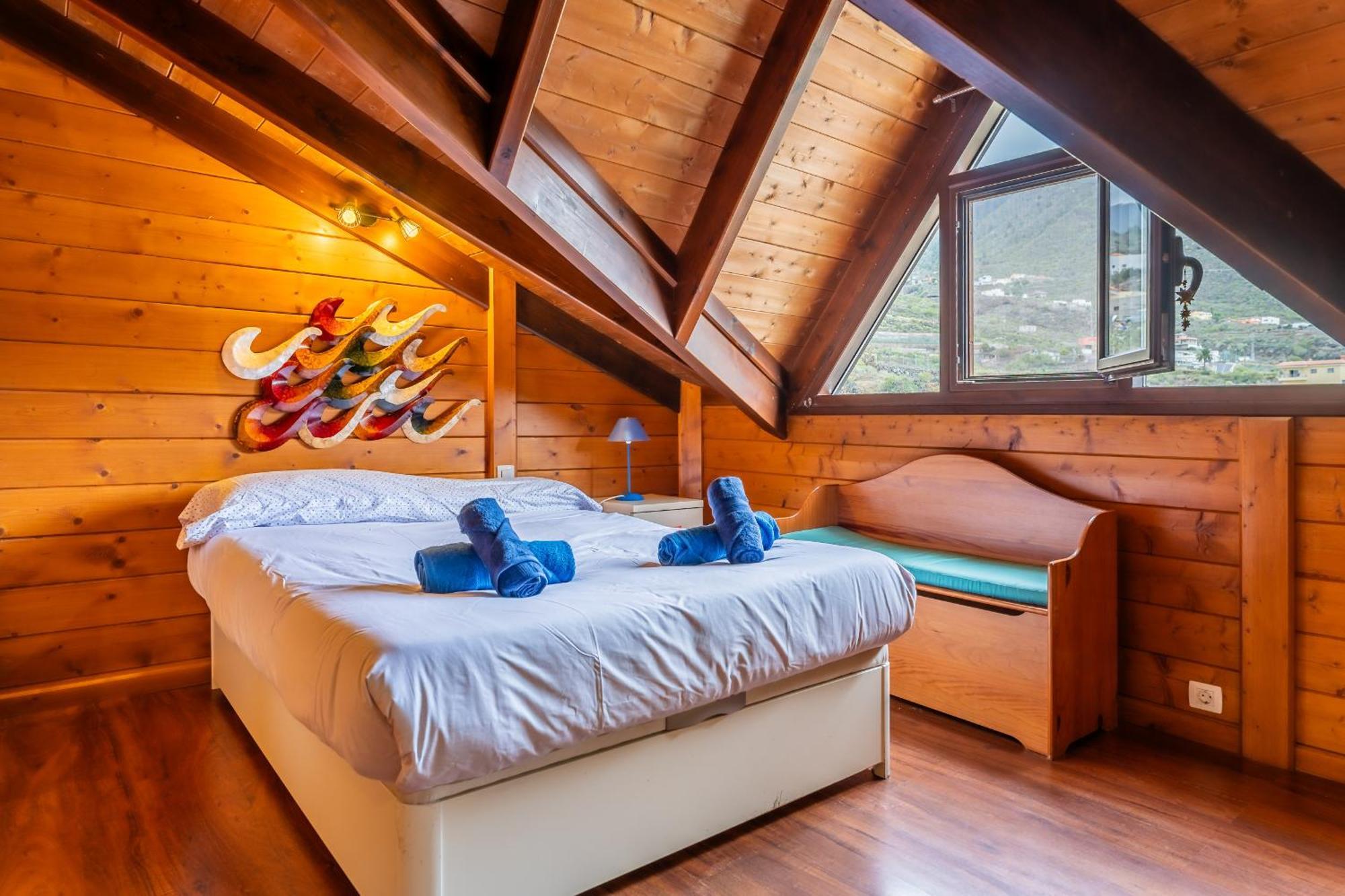 4br Wooden House -pool, Views & Parking *