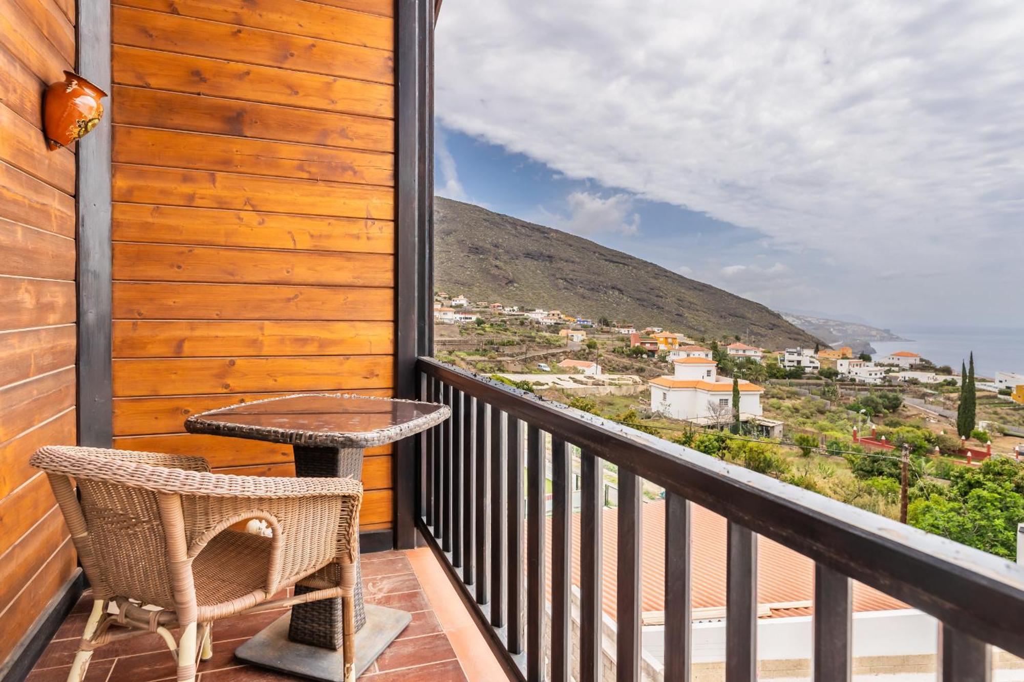4br Wooden House -pool, Views & Parking *
