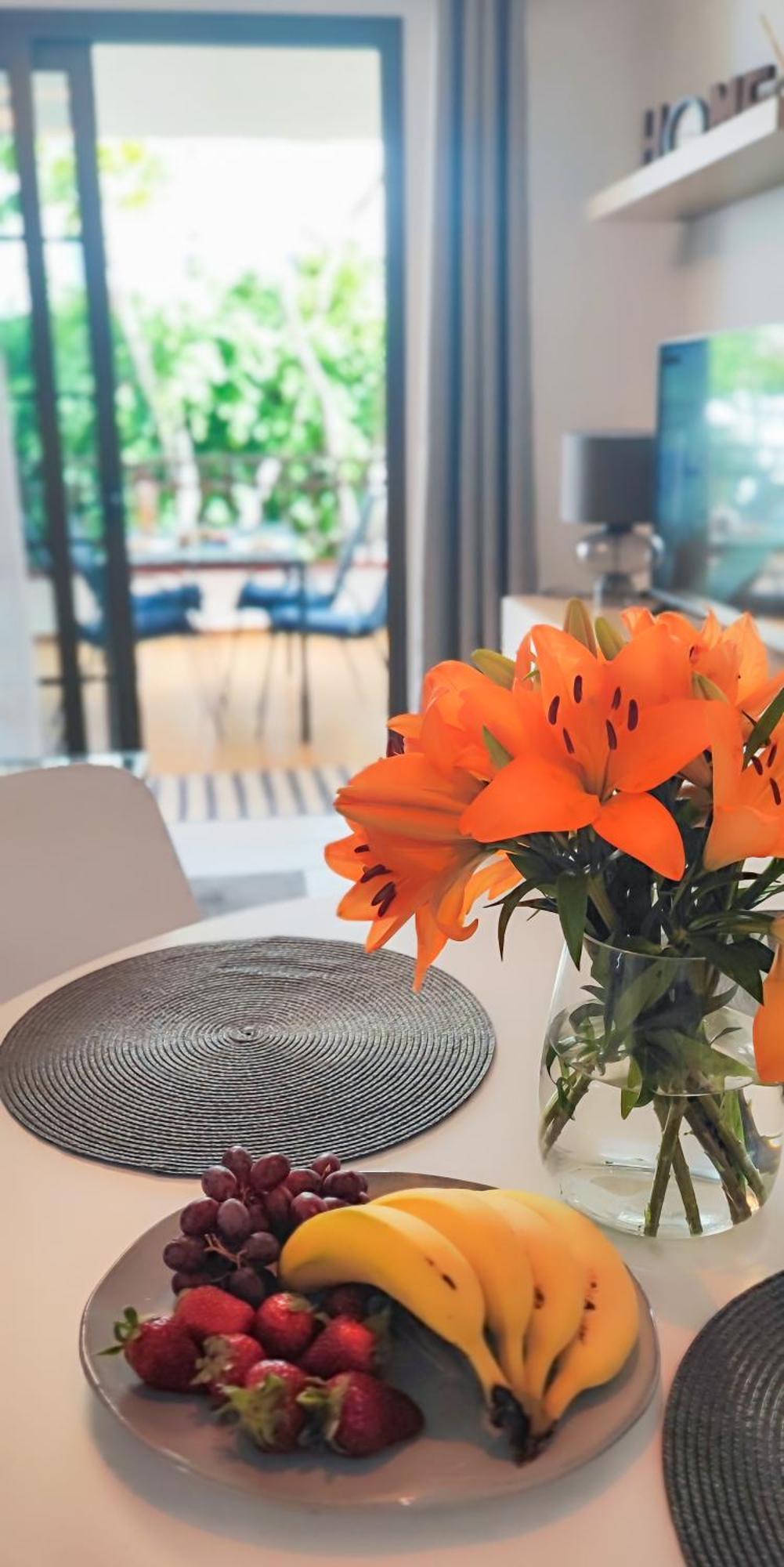 Diamantes - Relaxing Tenerife Getaway - Heated Pool - Cristianos Apartment *