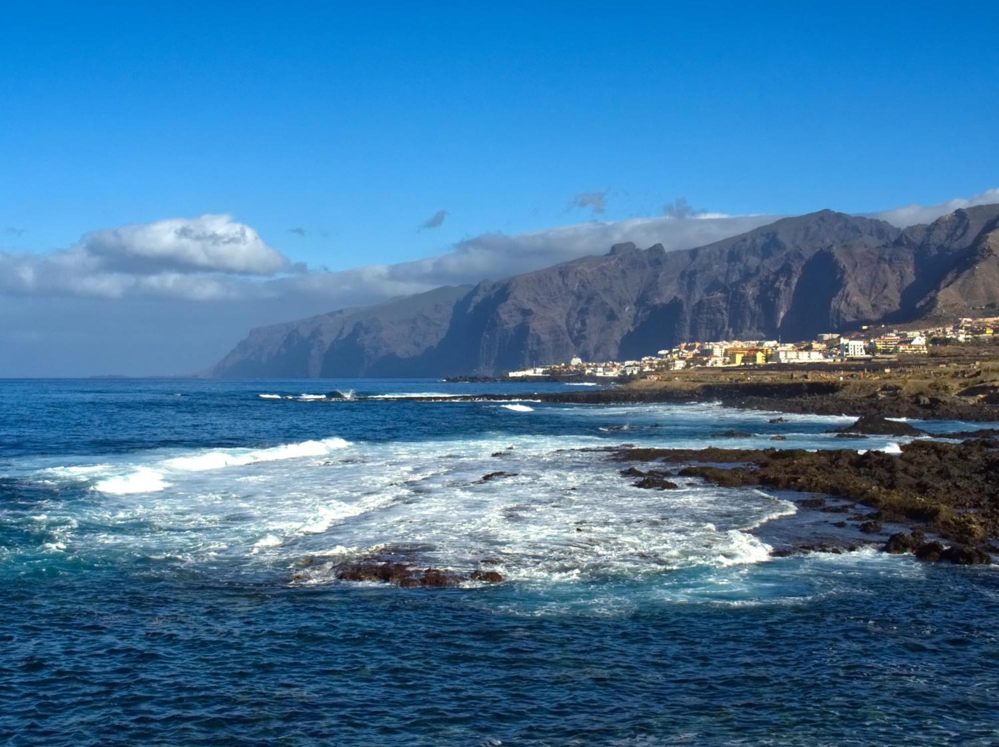 Apartment Alcavista - Garage, Ac, Fibre Net, 350m To Ocean, Tv Channels, Sunsets And La Gomera View From Balcony