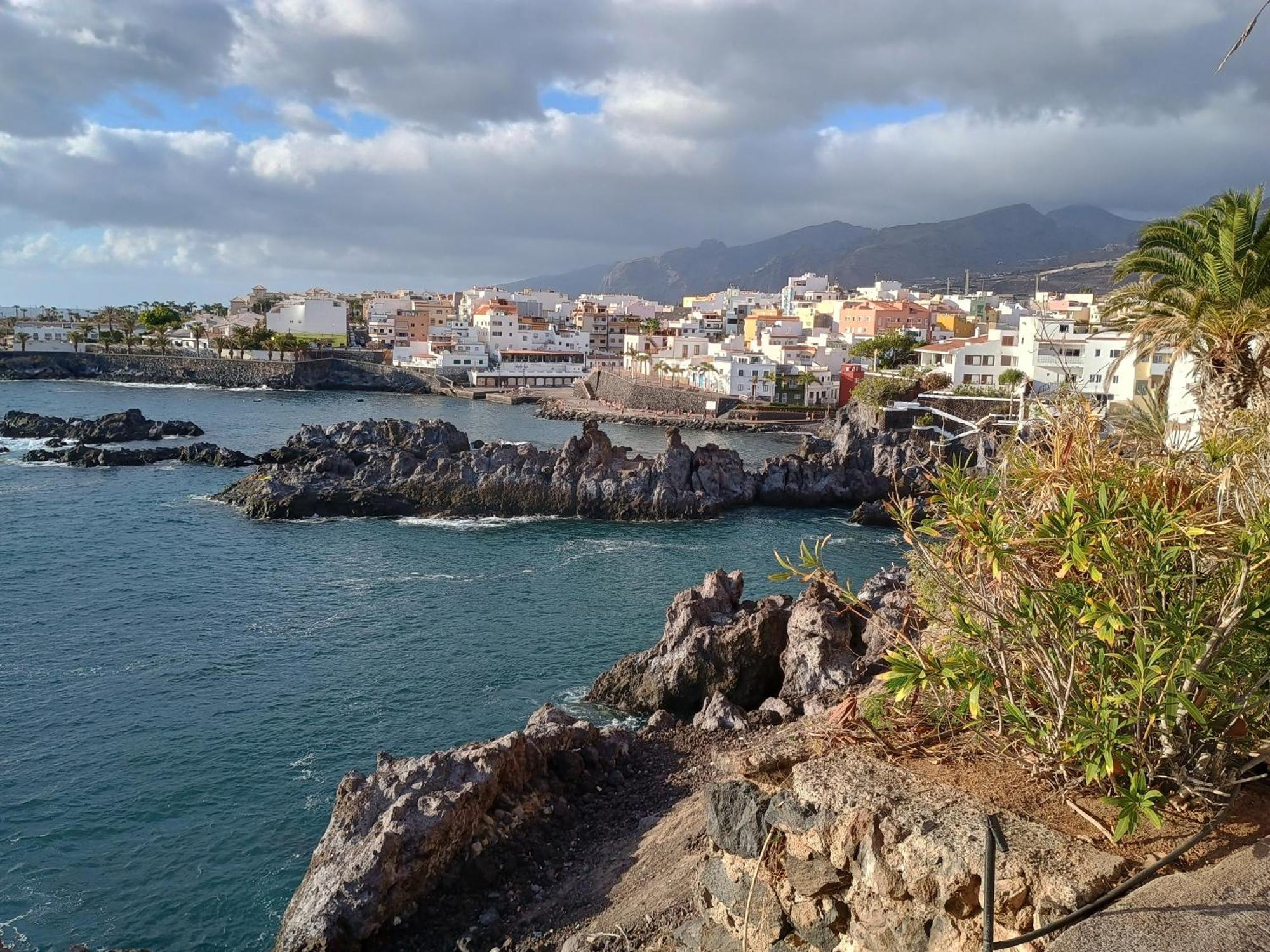 Appartement Alcavista - Garage, Ac, Fibre Net, 350m To Ocean, Tv Channels, Sunsets And La Gomera View From Balcony Alcalá la Real