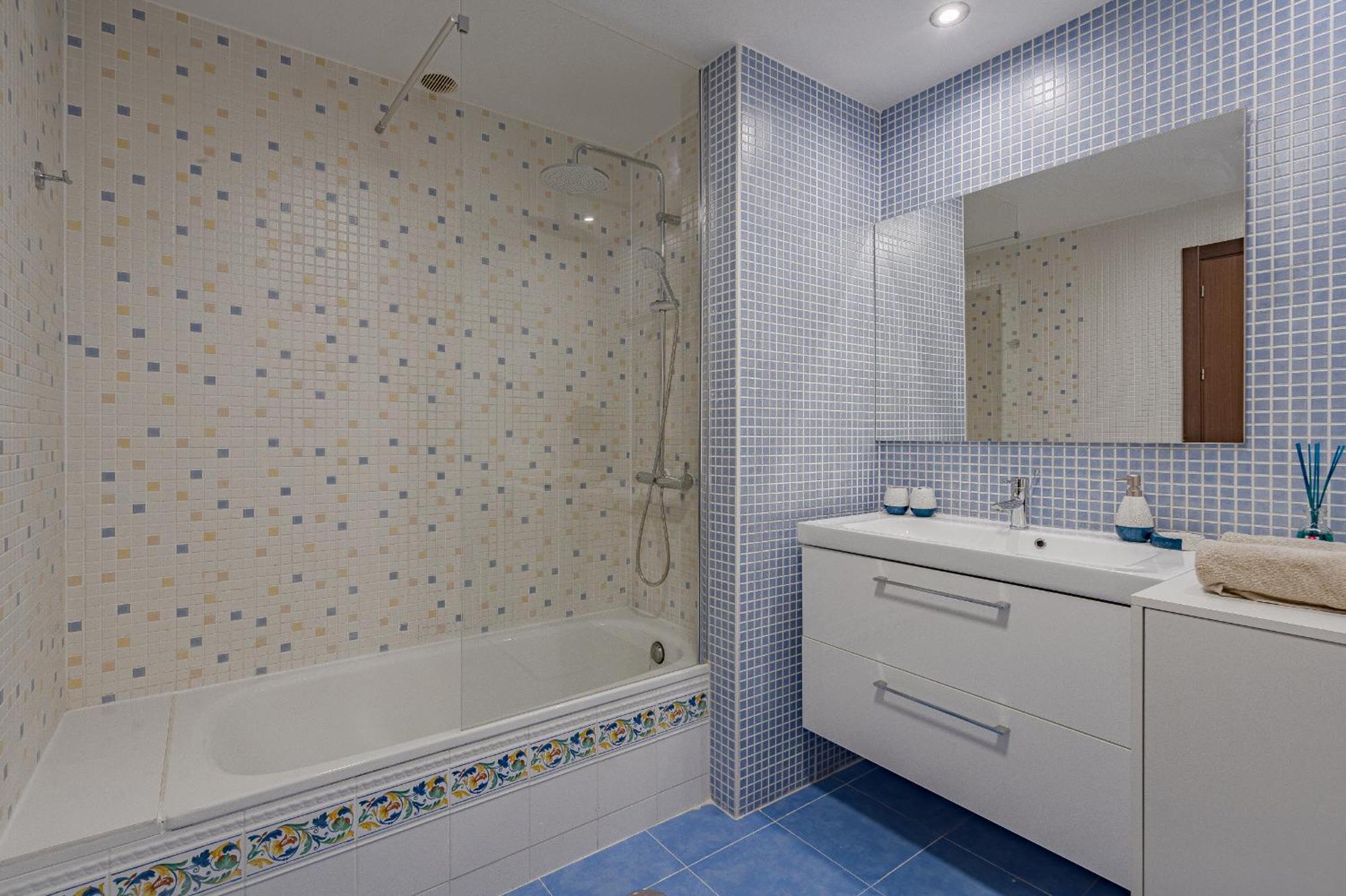 Mar El Mocan 3 Beautiful Renovated Penthouse With Terrace *
